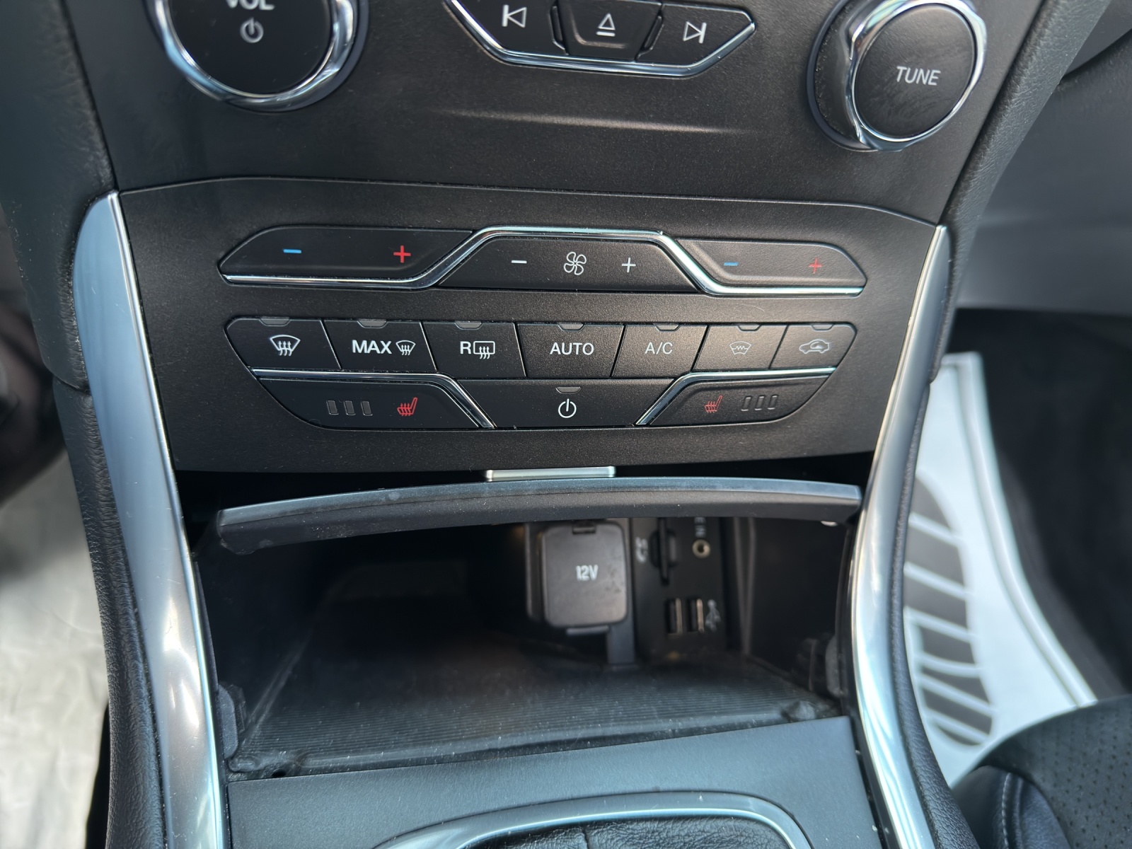 FORD Galaxy 2.0 TDCi Titanium AWD PowerShift-image-15