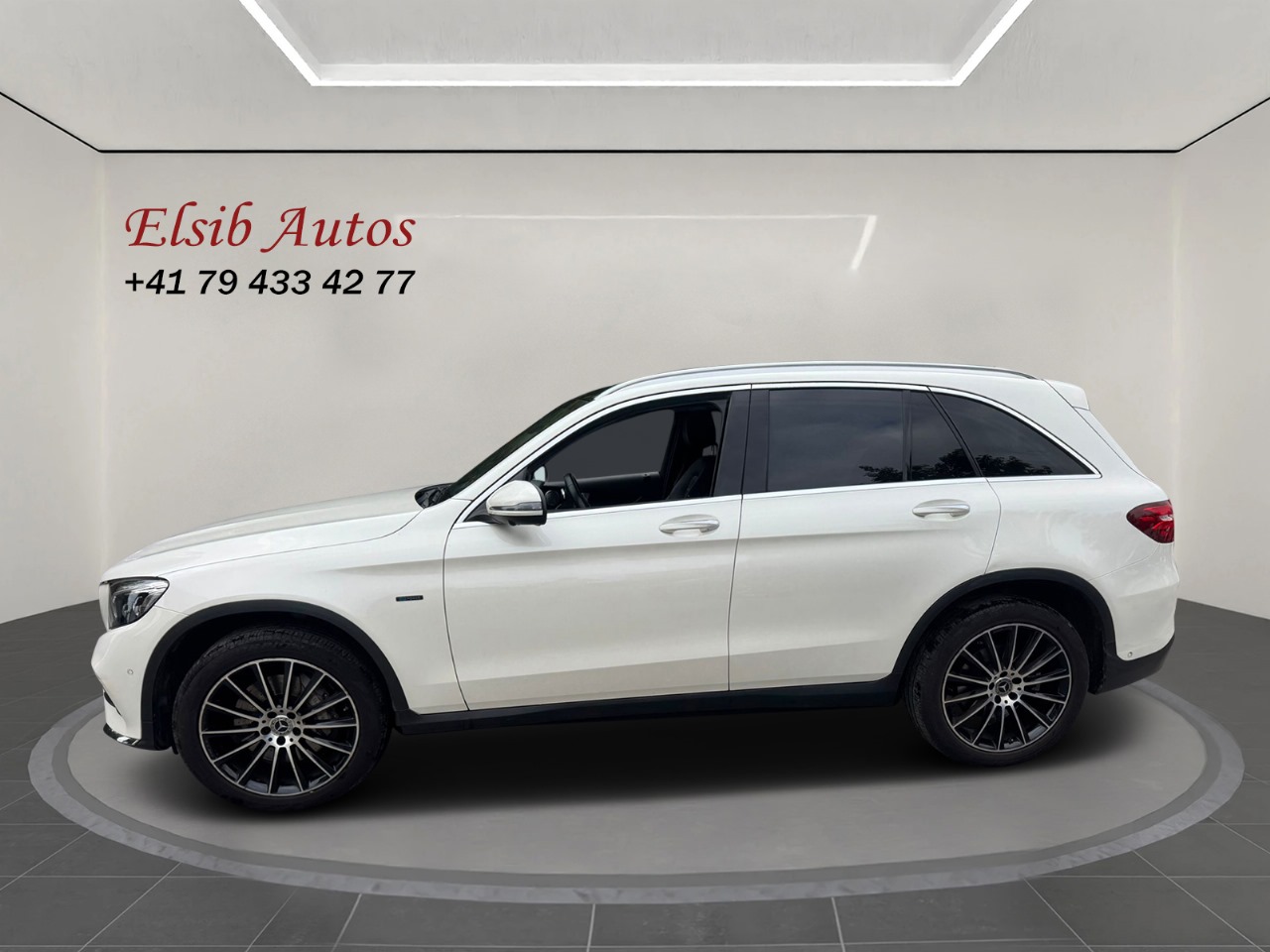 MERCEDES-BENZ GLC 350 e AMG Line 4Matic 7G-Tronic-image-3