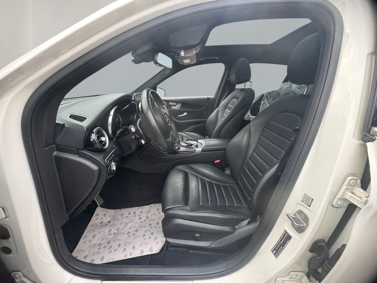 MERCEDES-BENZ GLC 350 e AMG Line 4Matic 7G-Tronic-image-9