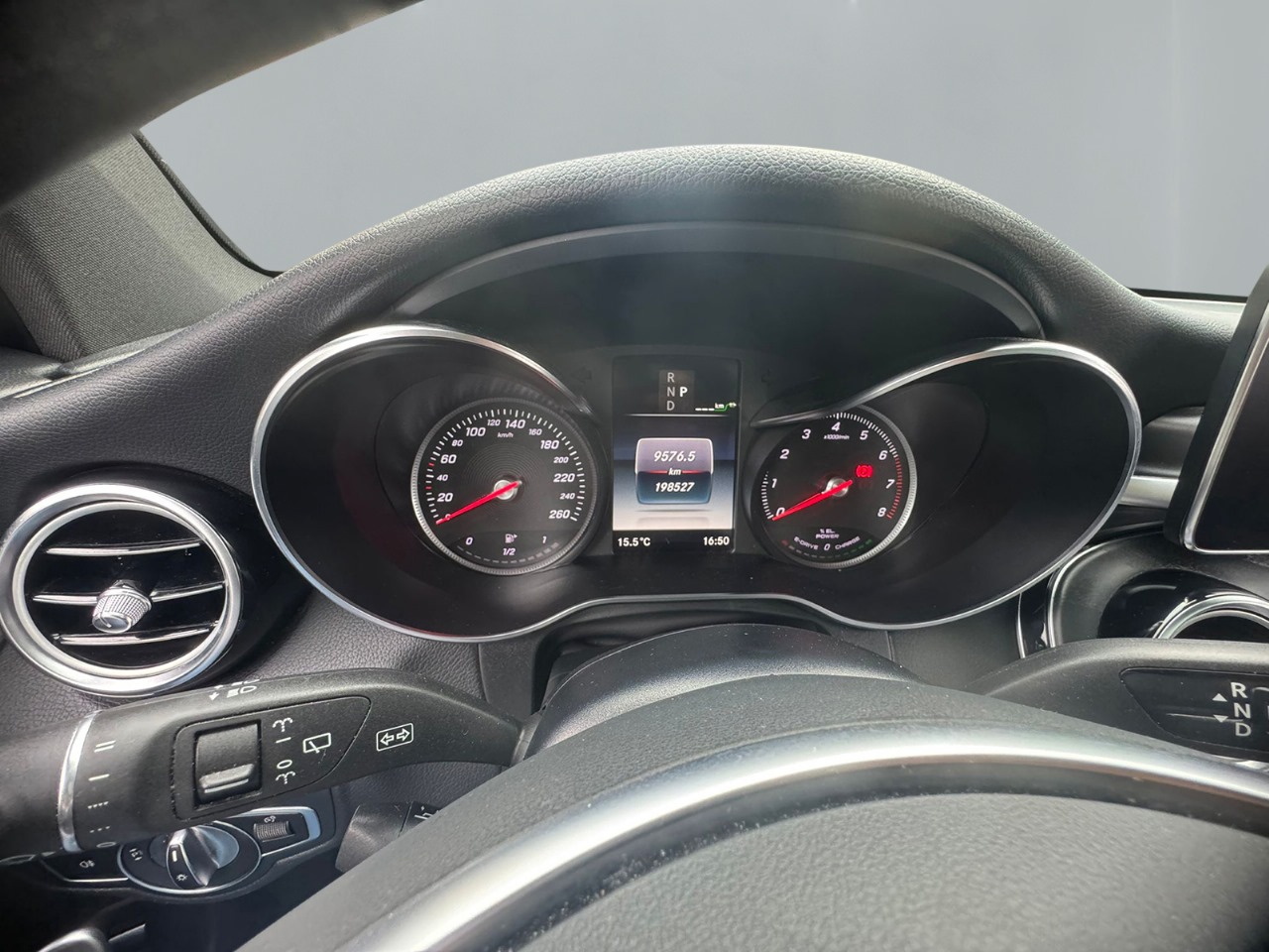 MERCEDES-BENZ GLC 350 e AMG Line 4Matic 7G-Tronic-image-11
