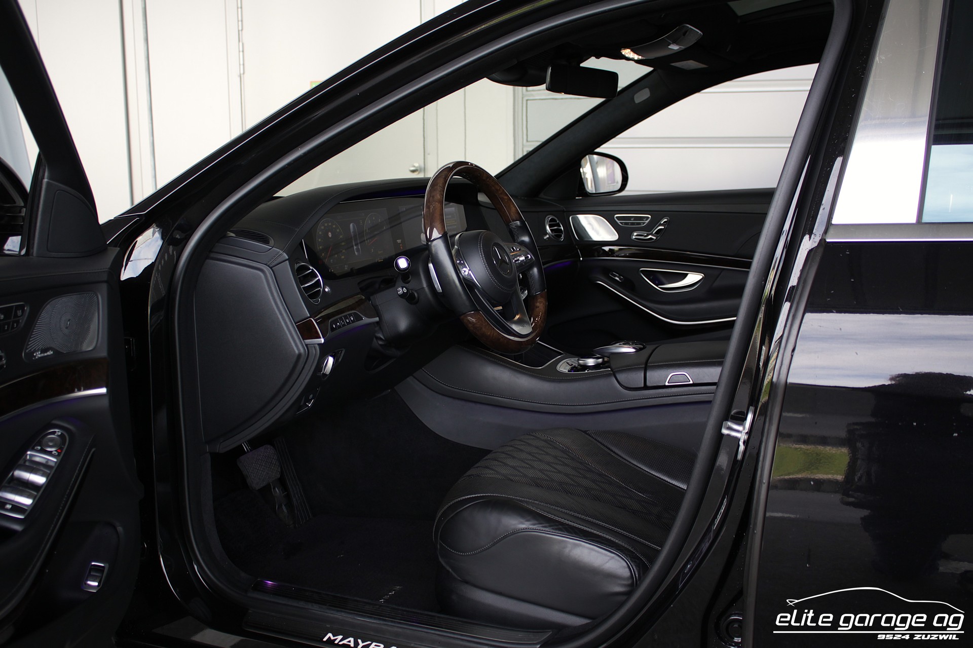 MERCEDES-BENZ S 560 Maybach 4Matic 9G-Tronic-image-11