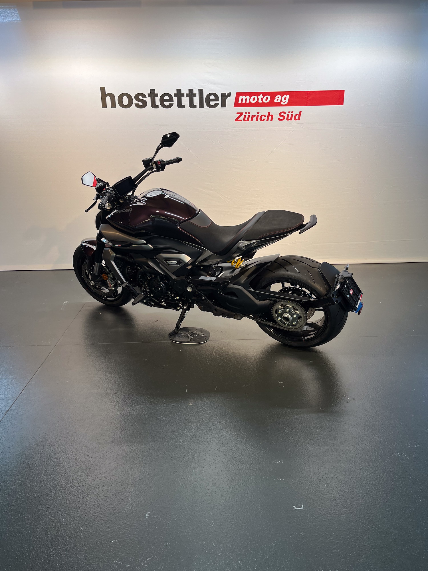 DUCATI X Diavel V4-showroom-element-2