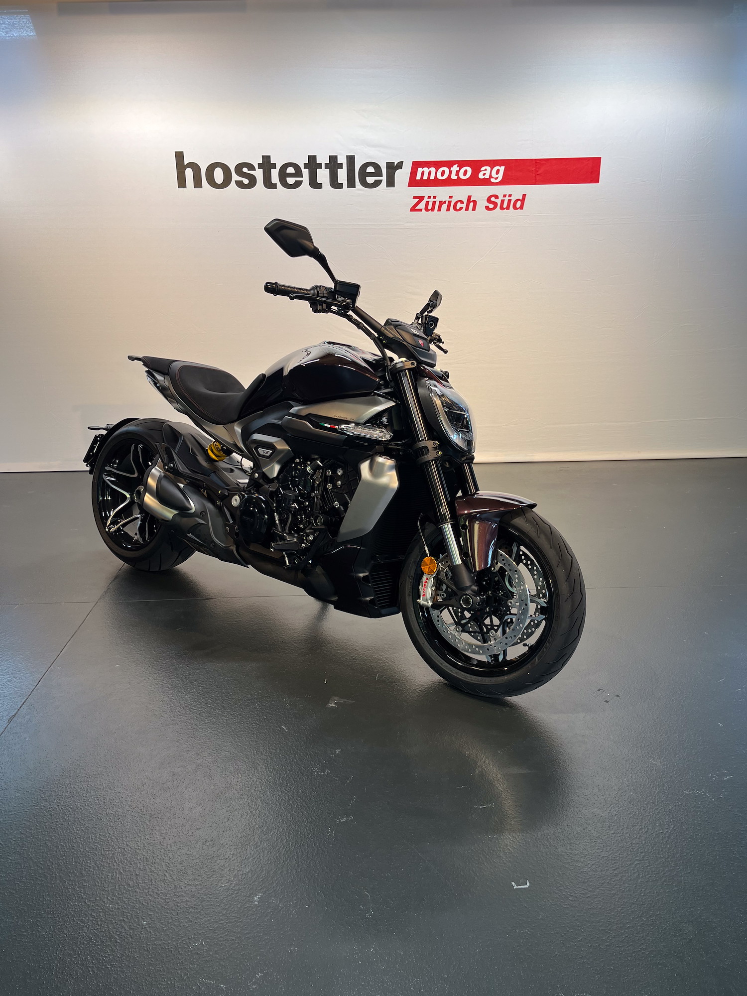 DUCATI X Diavel V4-showroom-element-3
