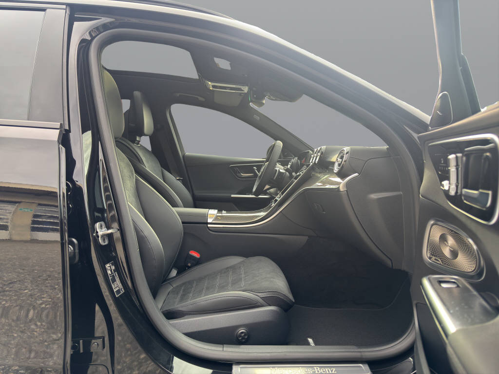 MERCEDES-BENZ C 220 d Swiss Star AMG Line 4matic Kombi-image-14
