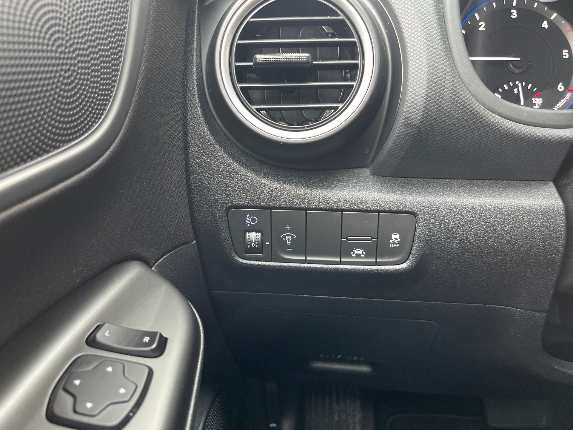 HYUNDAI Kona 1.6 CRDI Vertex 4WD DCT-image-13