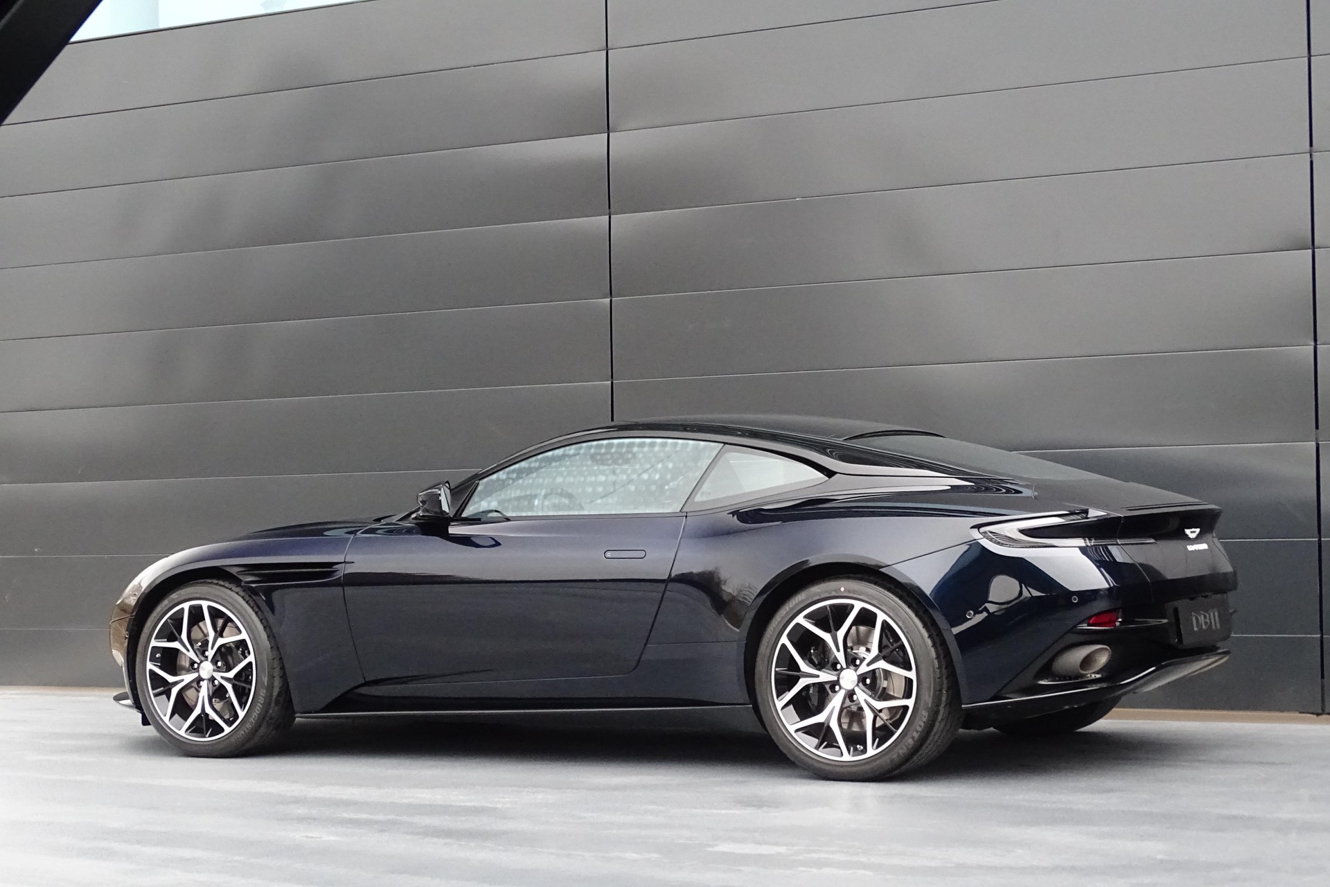 ASTON MARTIN DB11 Coupé 4.0 V8 Bi-Turbo-showroom-element-2
