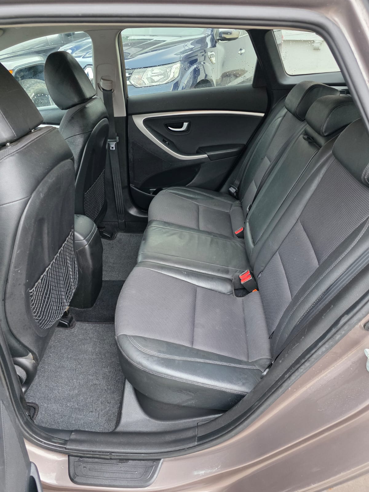 HYUNDAI i30 Wagon 1.6 GDI Premium Automatic-image-2
