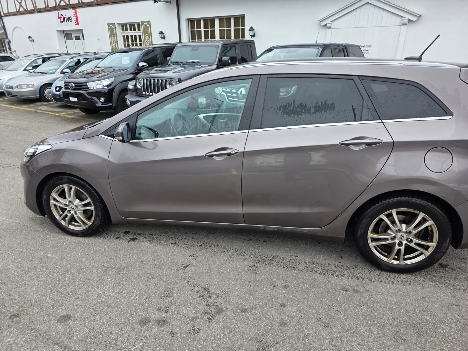 HYUNDAI i30 Wagon 1.6 GDI Premium Automatic-image-6