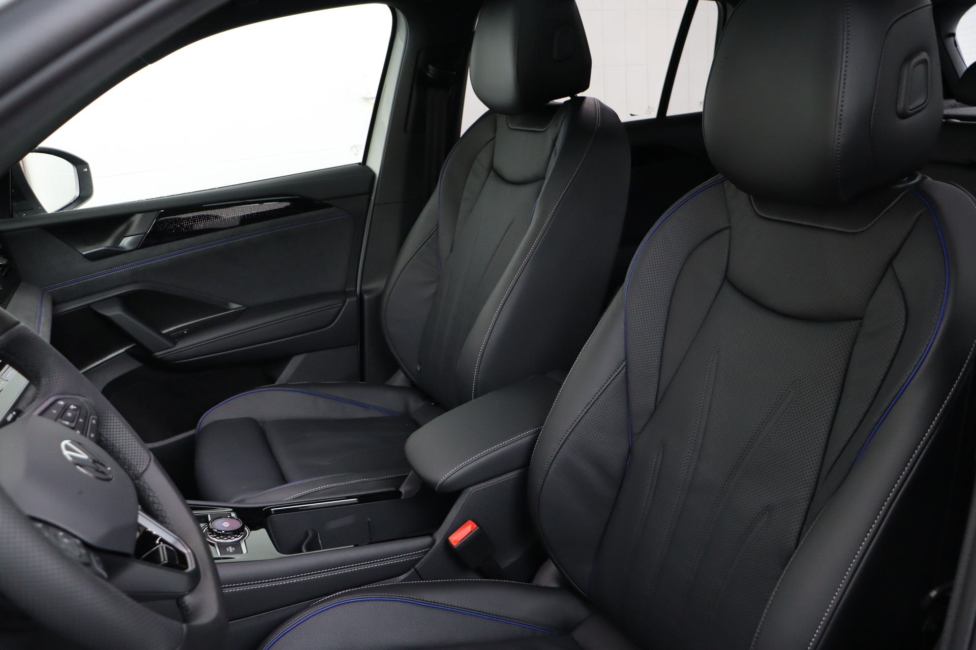 VW Tiguan 2.0 TDI SCR R-Line 4Motion DSG-image-9