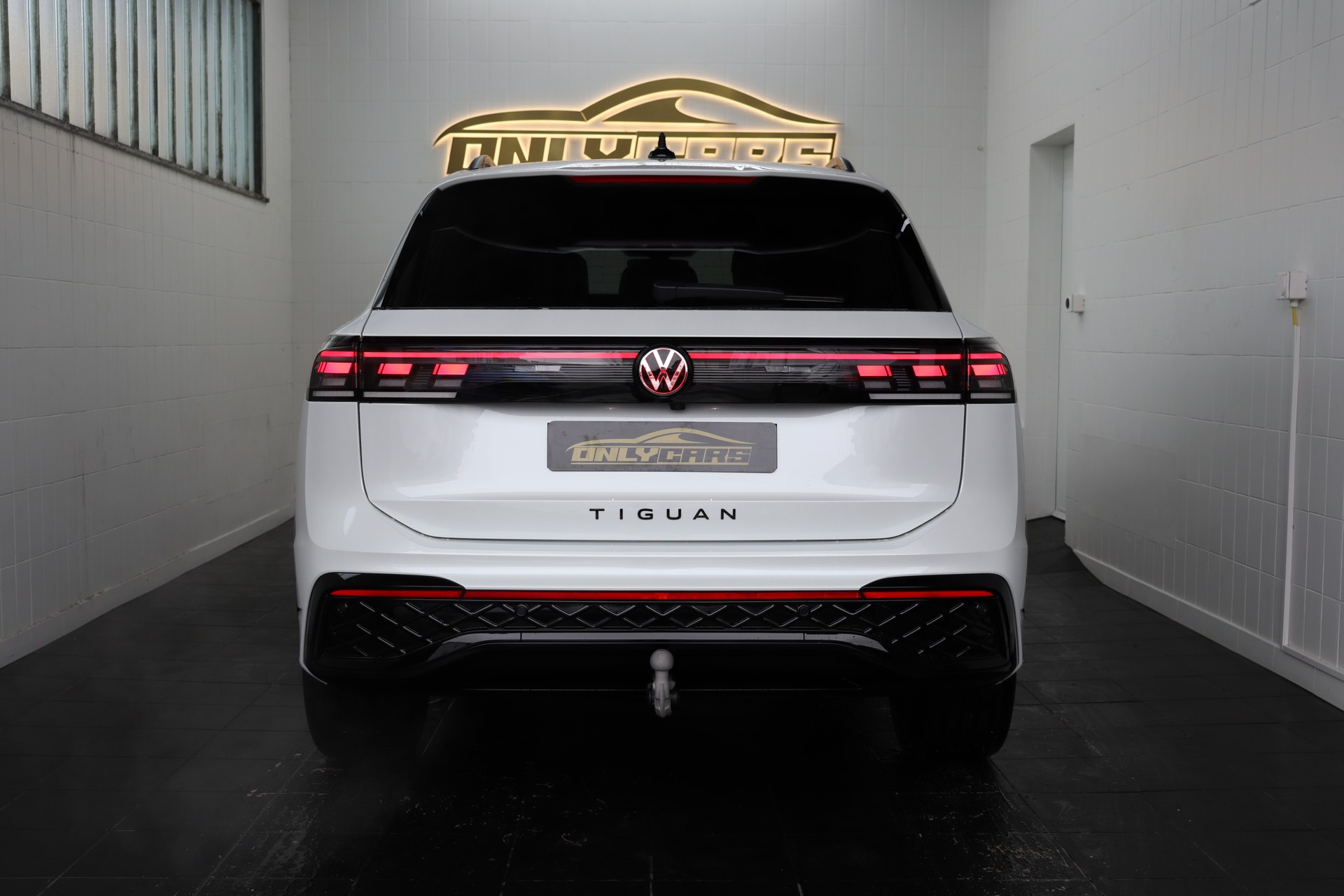 VW Tiguan 2.0 TDI SCR R-Line 4Motion DSG-image-4