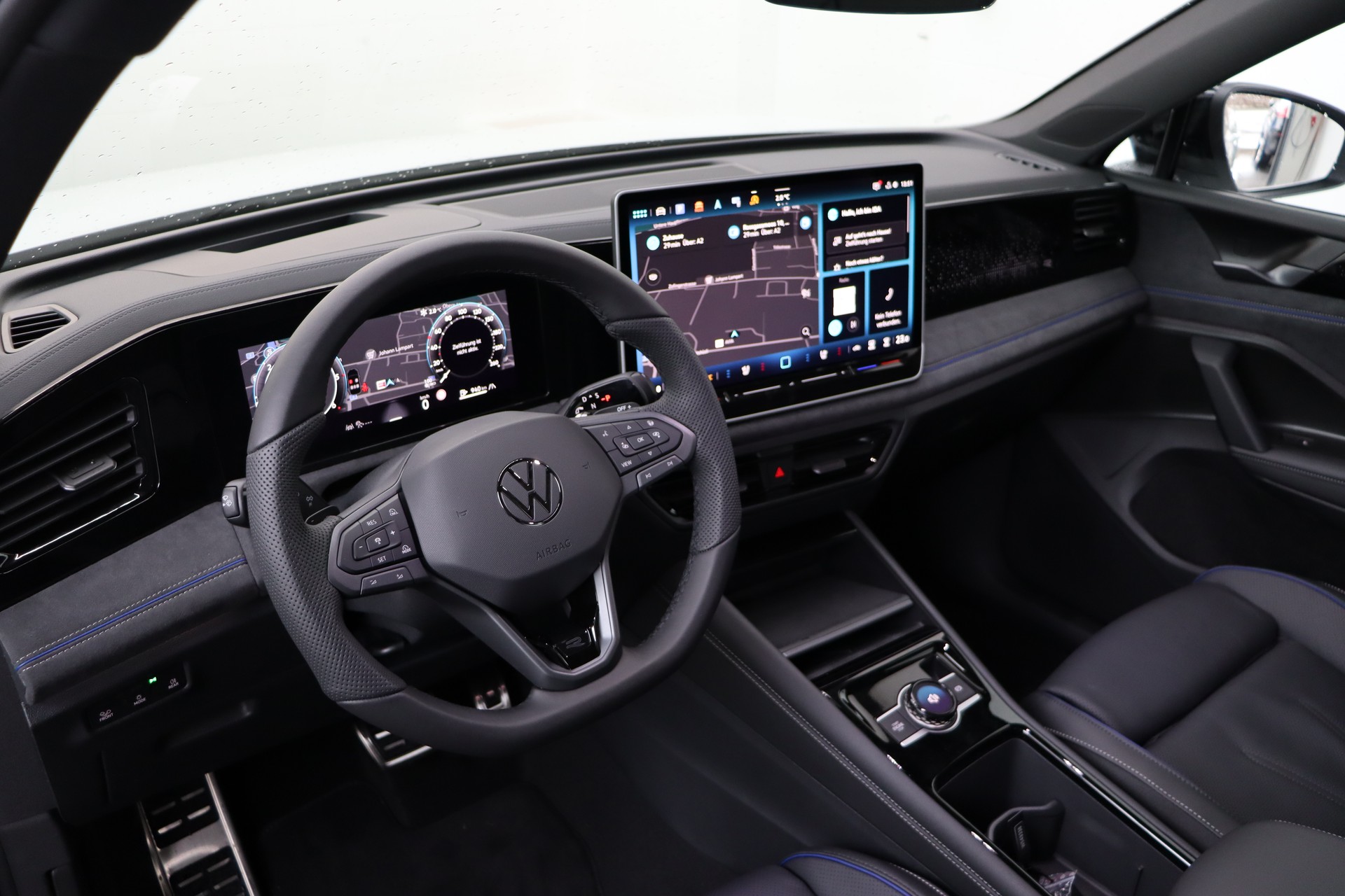 VW Tiguan 2.0 TDI SCR R-Line 4Motion DSG-image-6