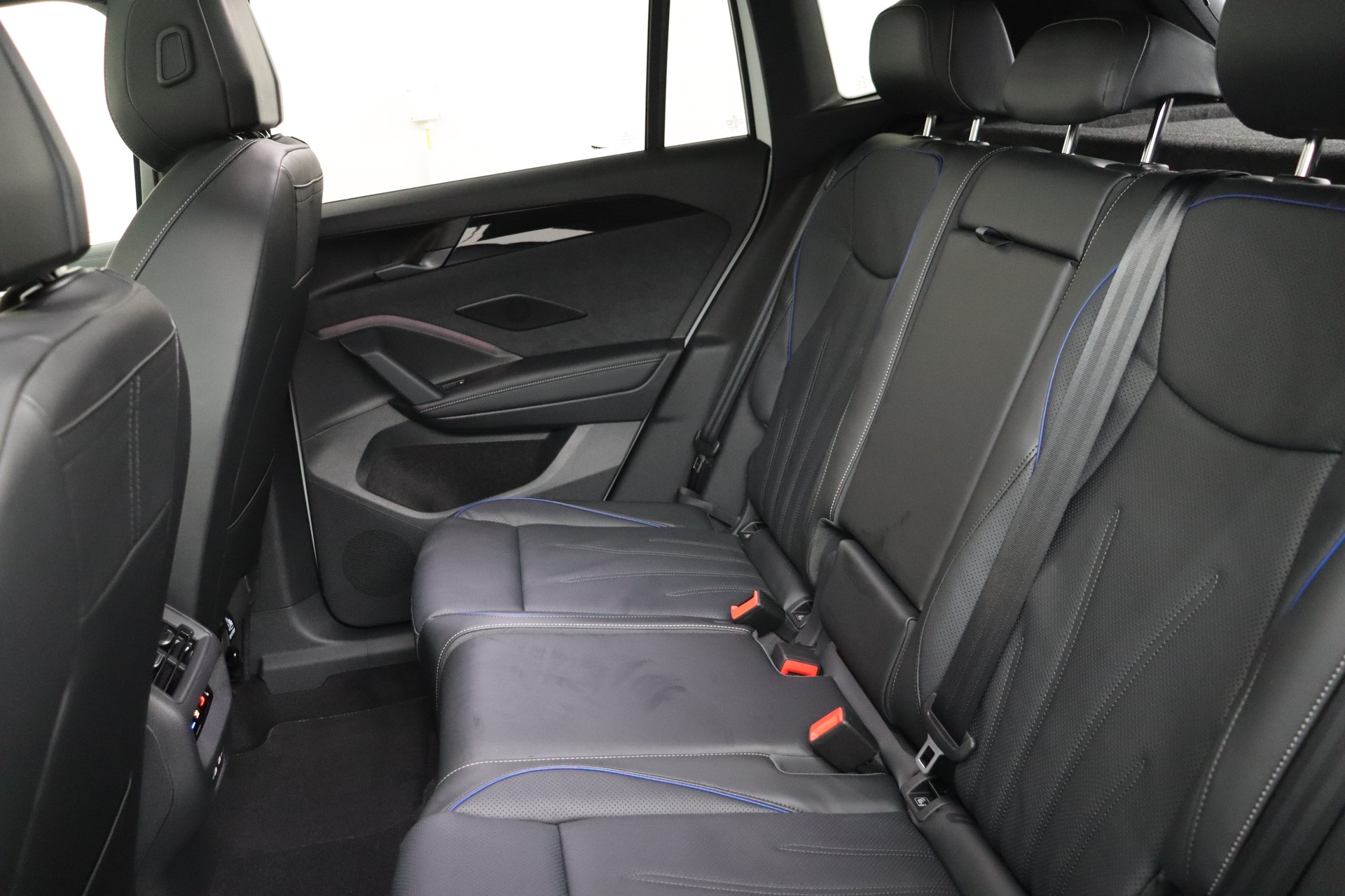 VW Tiguan 2.0 TDI SCR R-Line 4Motion DSG-image-14