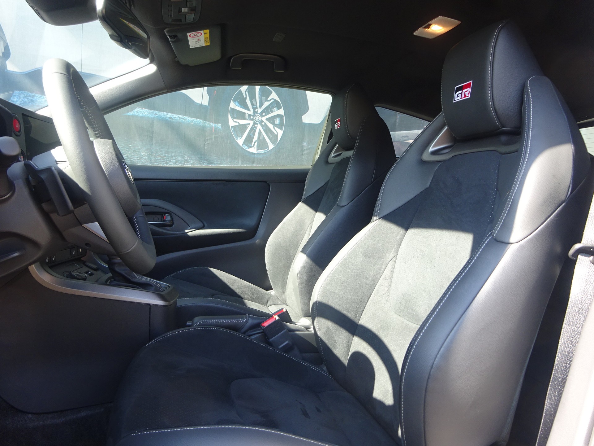 TOYOTA Yaris 1.6 GR Sport A-image-6