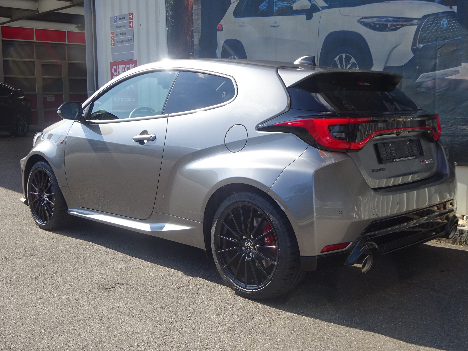 TOYOTA Yaris 1.6 GR Sport A-image-4