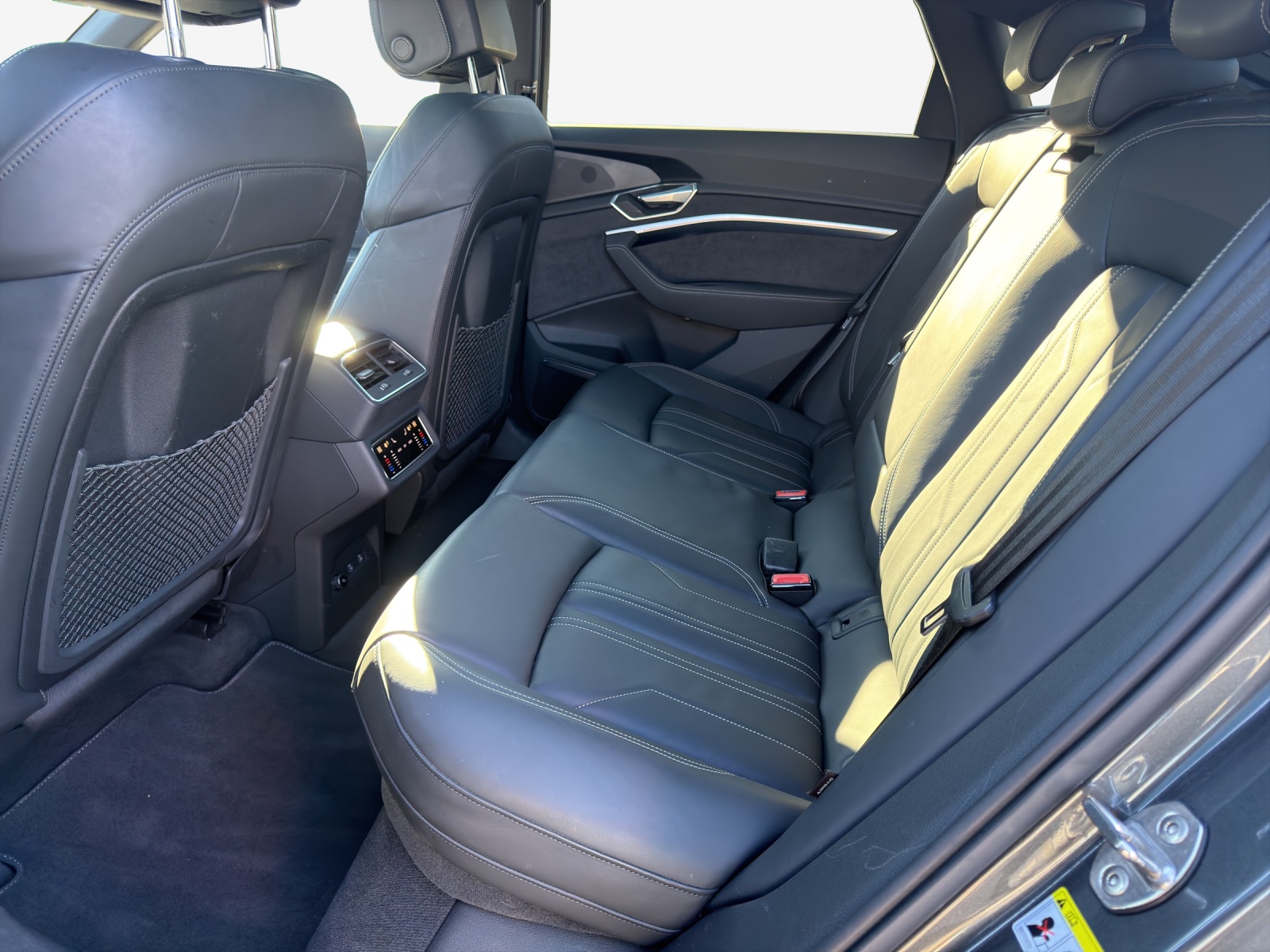 AUDI e-tron 55 Sportback S Line Black Edition quattro-image-12