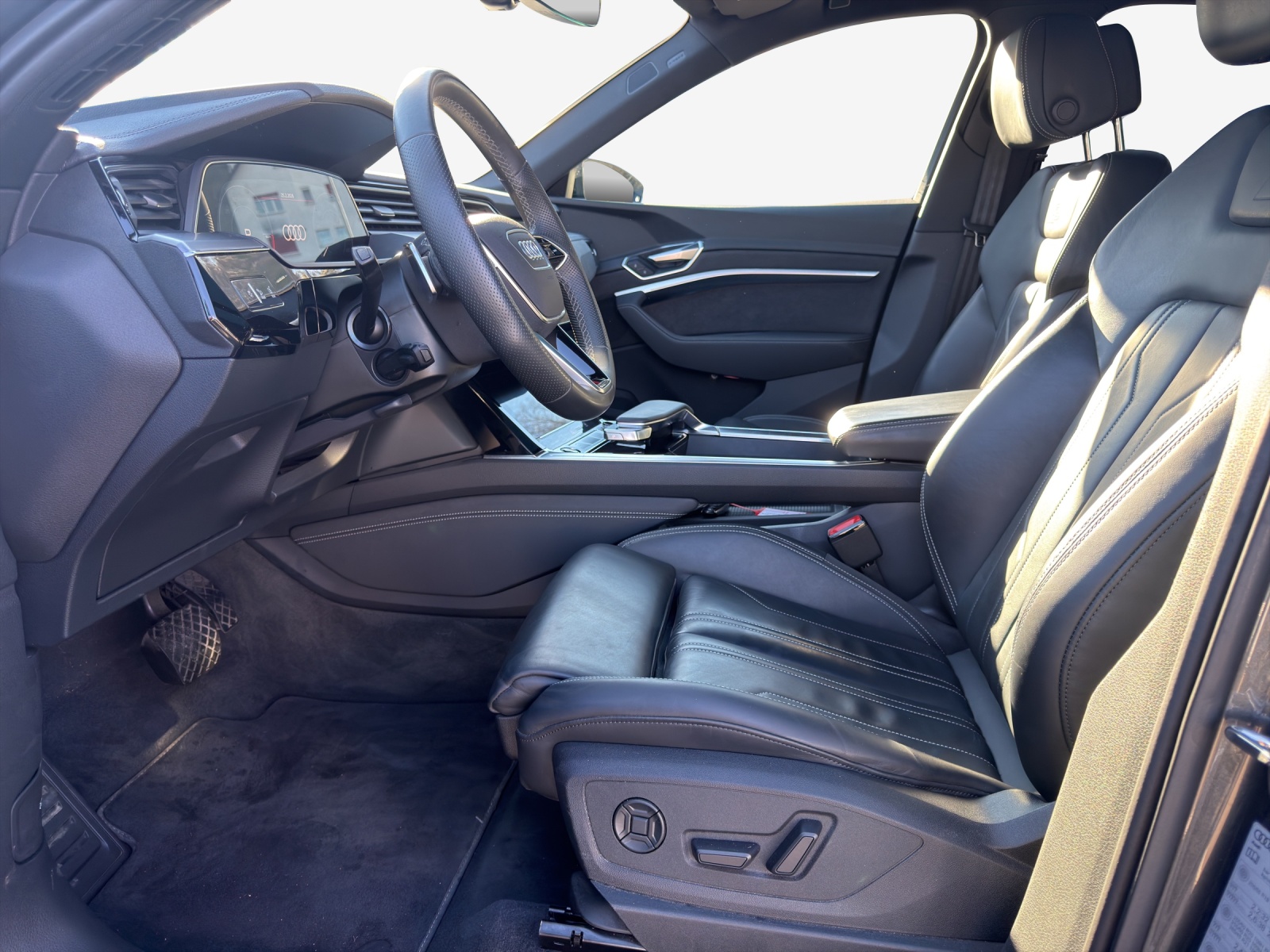 AUDI e-tron 55 Sportback S Line Black Edition quattro-image-8