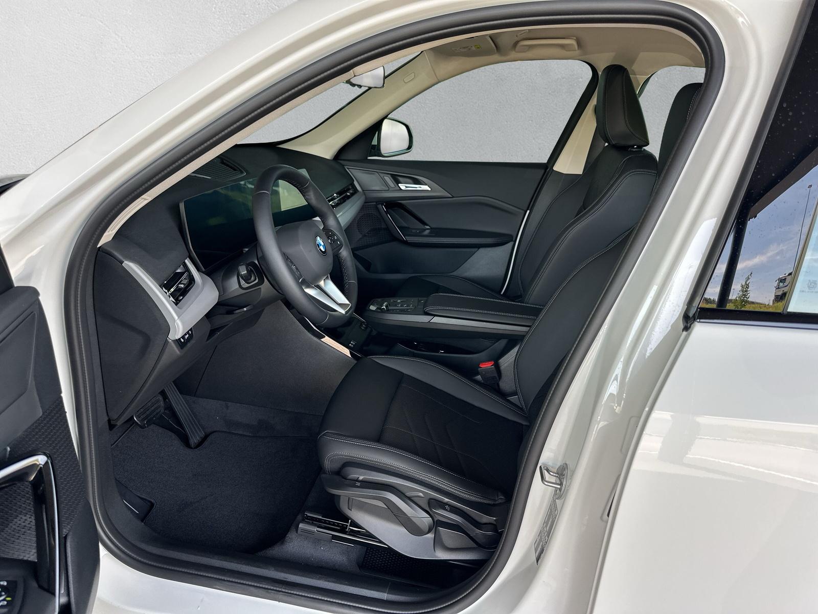 BMW X1 18i sDrive-image-10