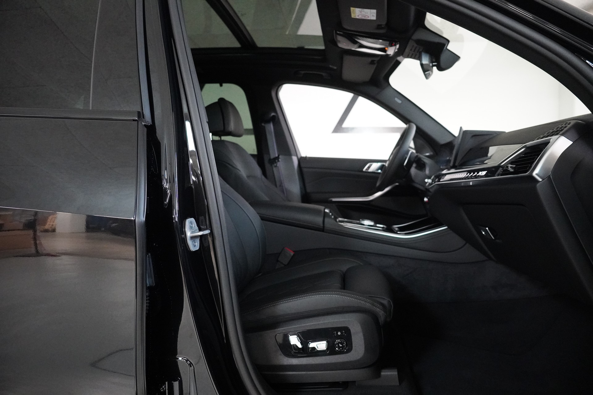 BMW X5 xDrive 48V 40d M Sport Pro Steptronic-image-13
