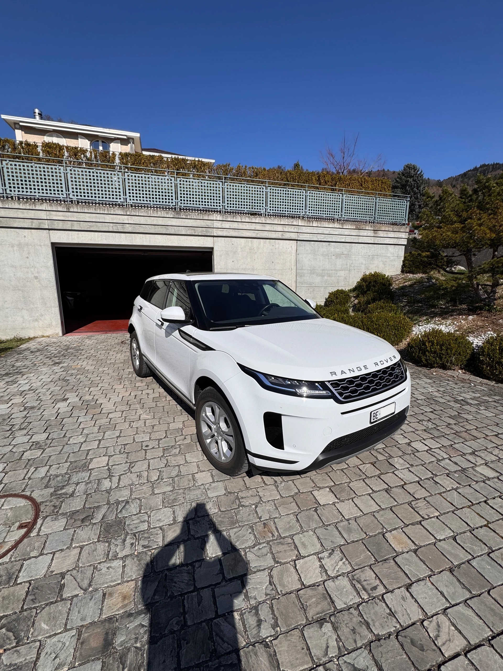 LAND ROVER Range Rover Evoque R-Dynamic P 200 AT9-image-2
