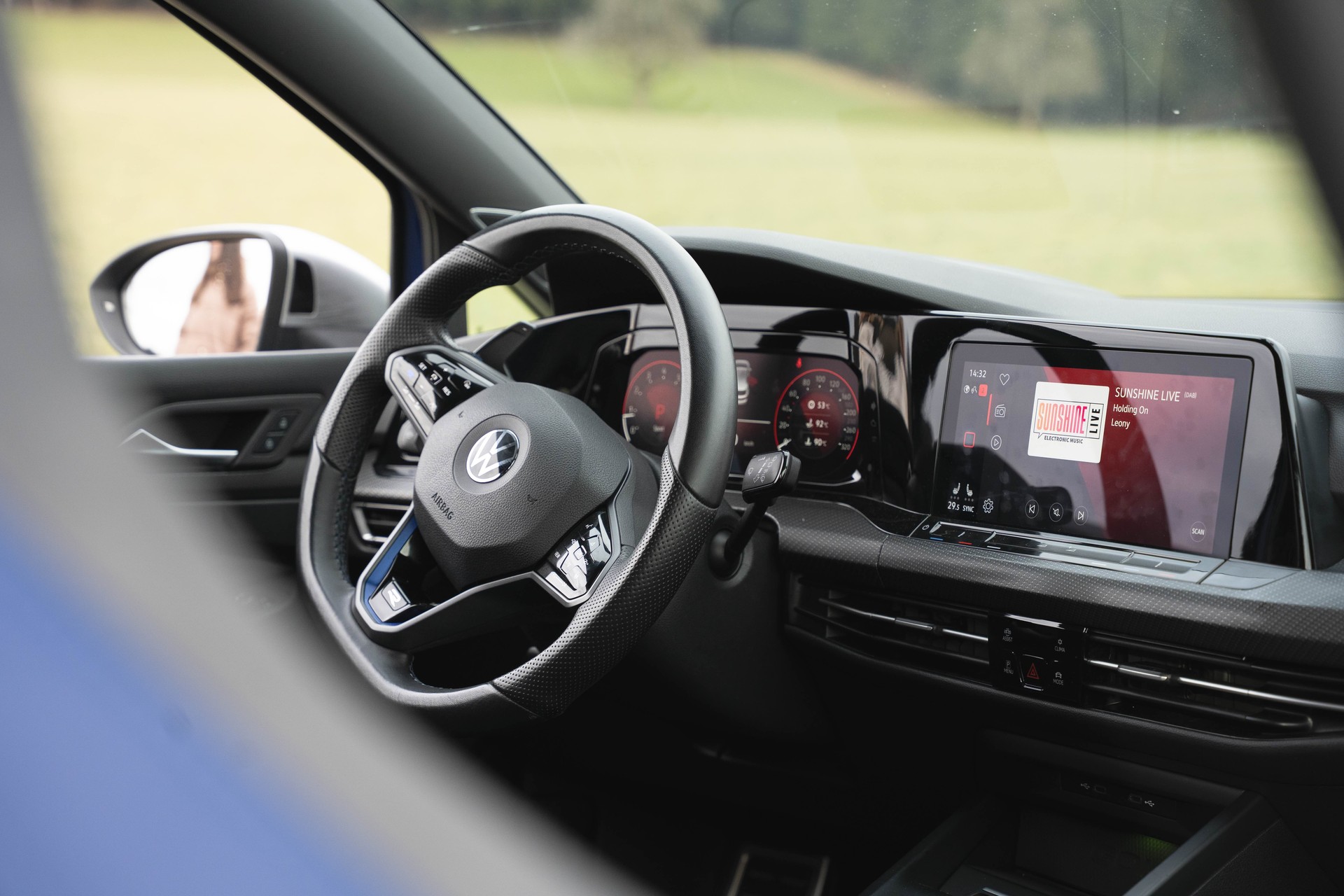 VW Golf 2.0 TSI R DSG 4Motion-image-12