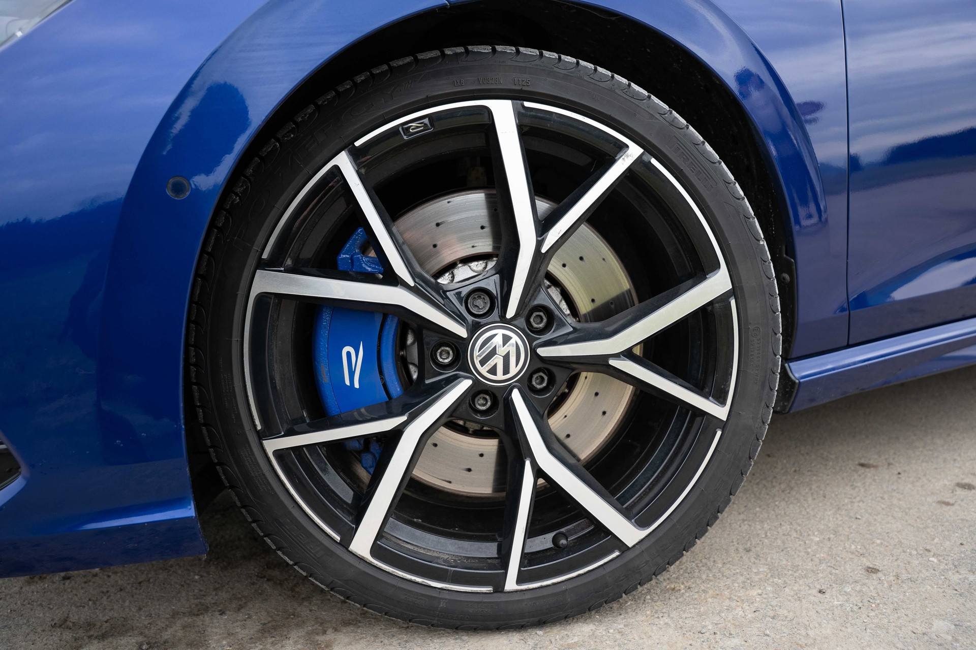 VW Golf 2.0 TSI R DSG 4Motion-image-16