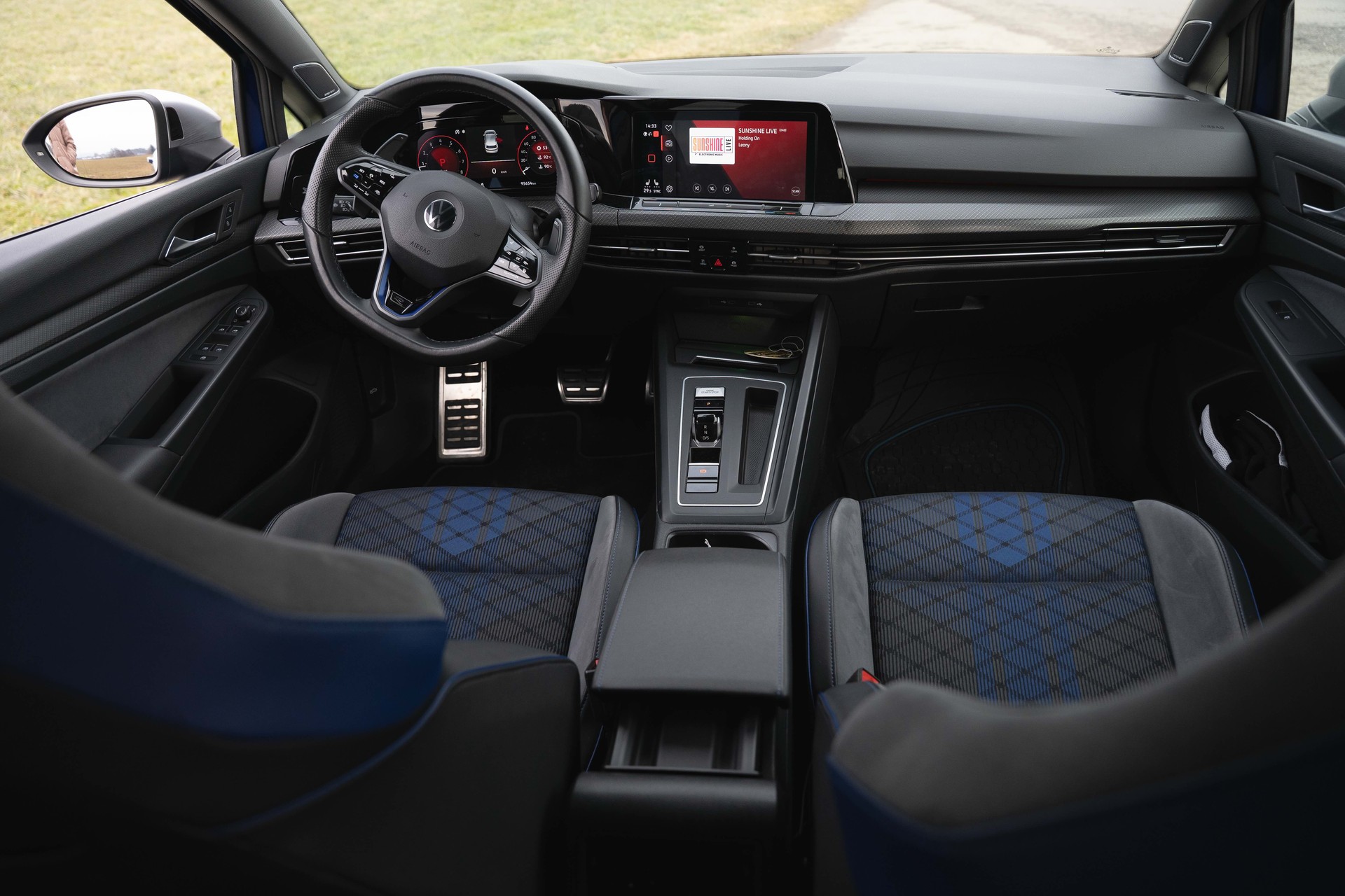 VW Golf 2.0 TSI R DSG 4Motion-image-11
