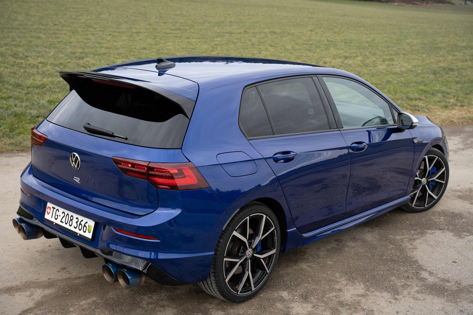 VW Golf 2.0 TSI R DSG 4Motion-image-0