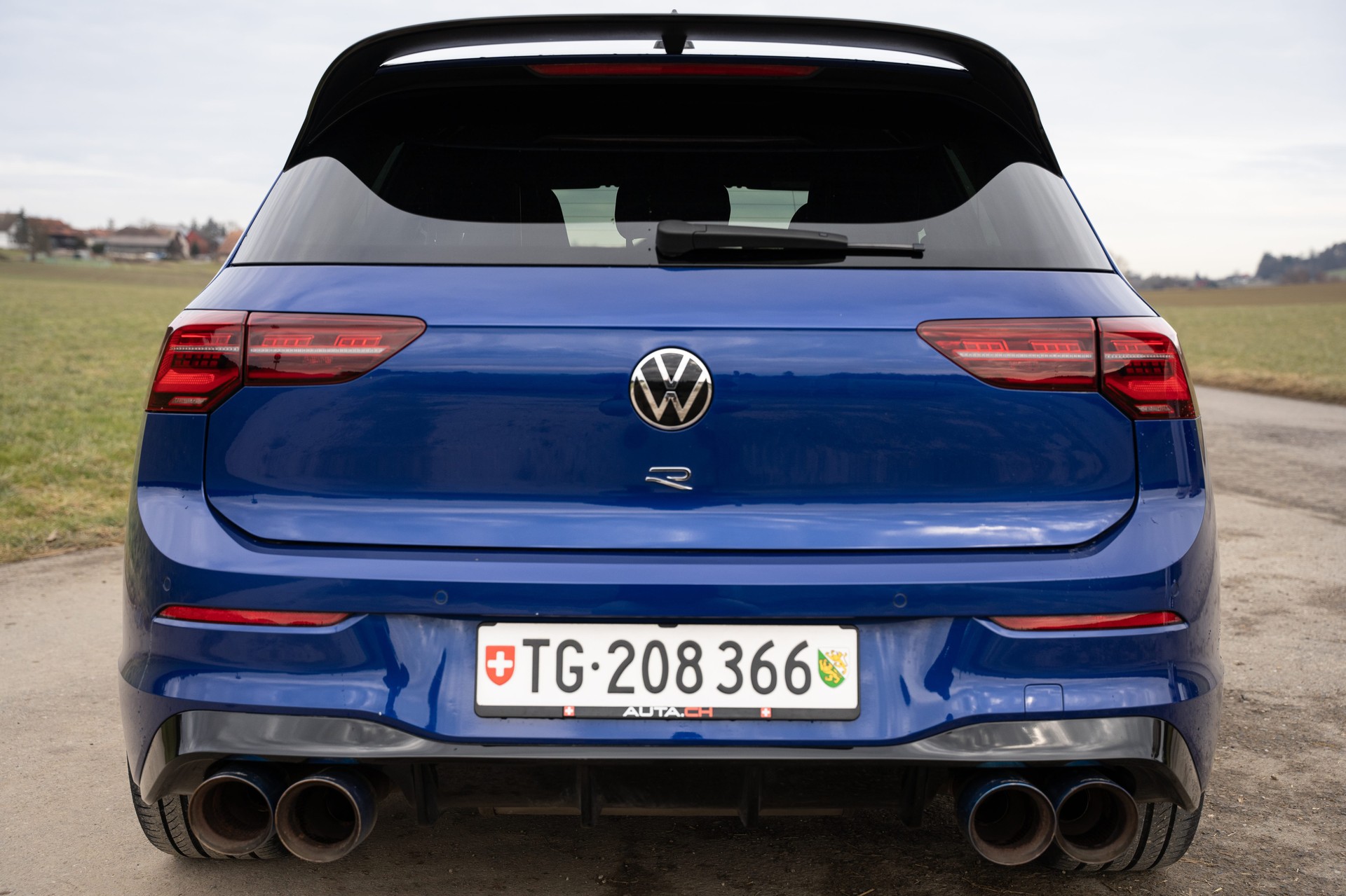 VW Golf 2.0 TSI R DSG 4Motion-image-3