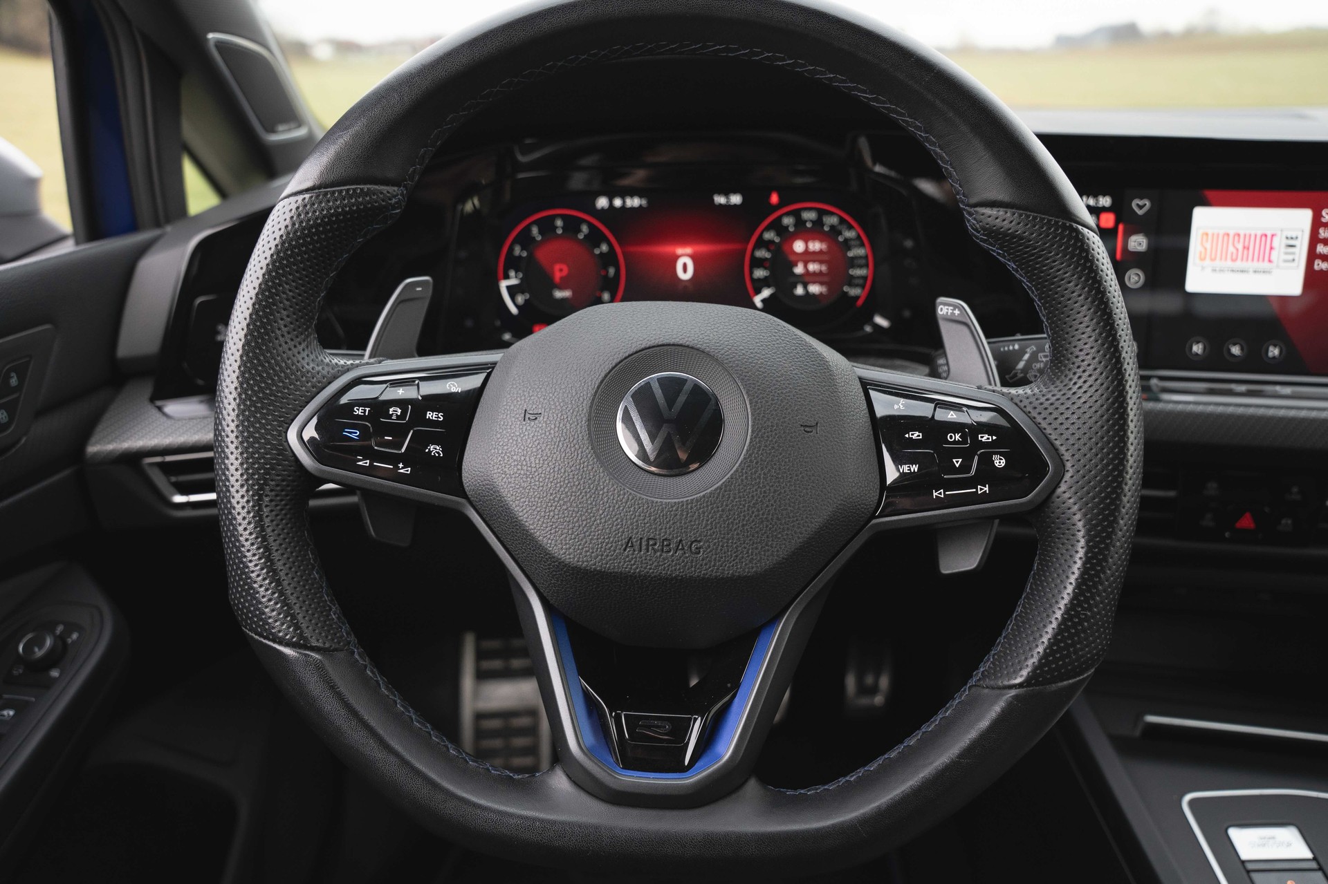 VW Golf 2.0 TSI R DSG 4Motion-image-8