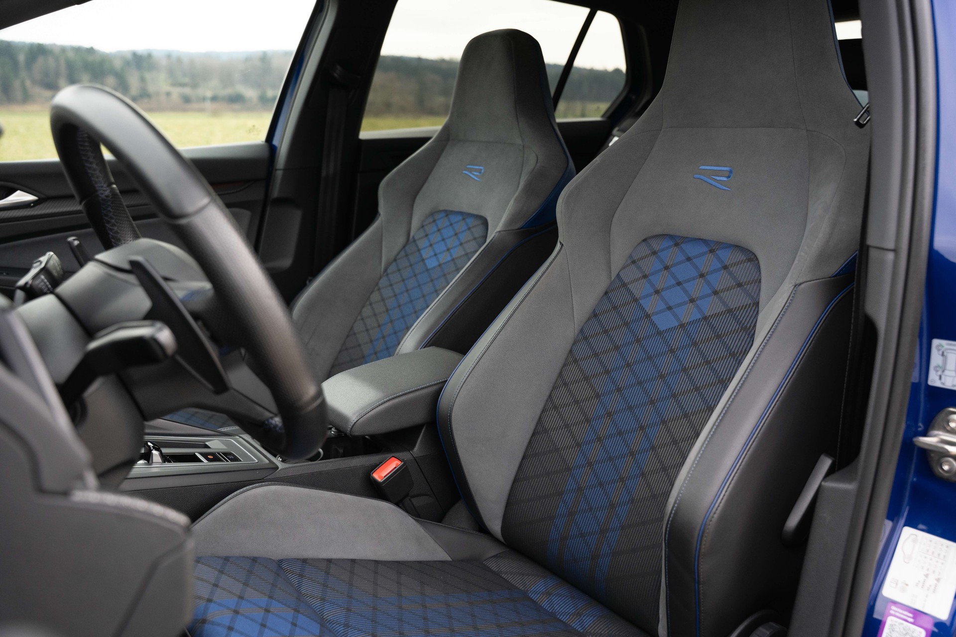 VW Golf 2.0 TSI R DSG 4Motion-image-10
