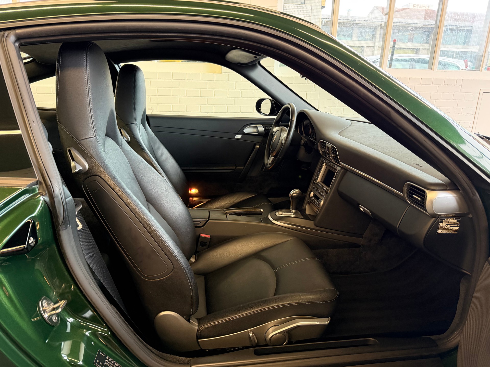 PORSCHE 911 Carrera S 355 PS-image-8