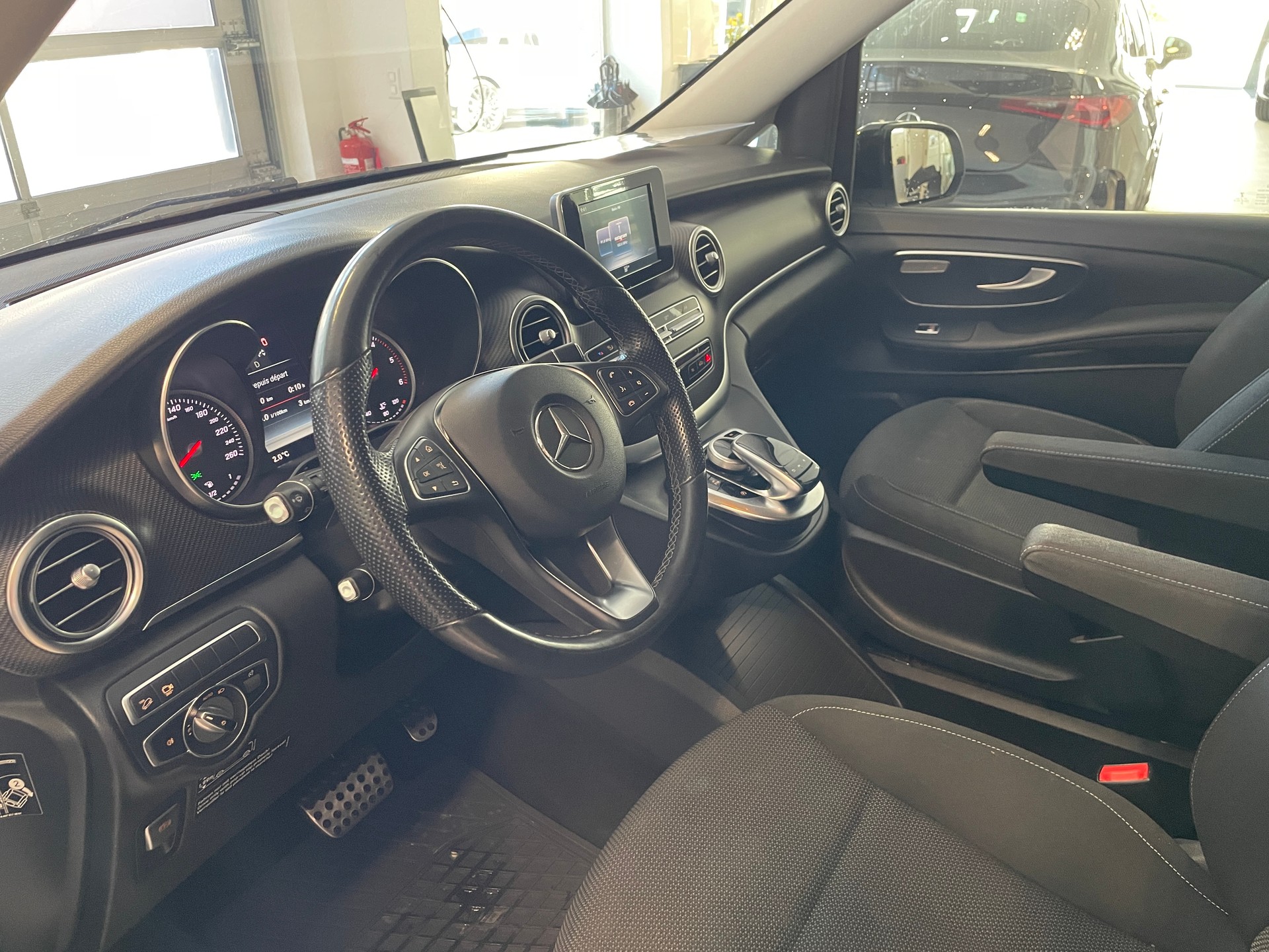 MERCEDES-BENZ Marco Polo Horizon 250 d 4Matic AMG Line-image-9