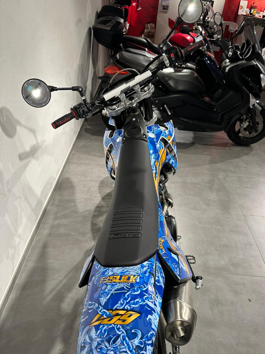 FANTIC XMF 125 Motard-showroom-element-3
