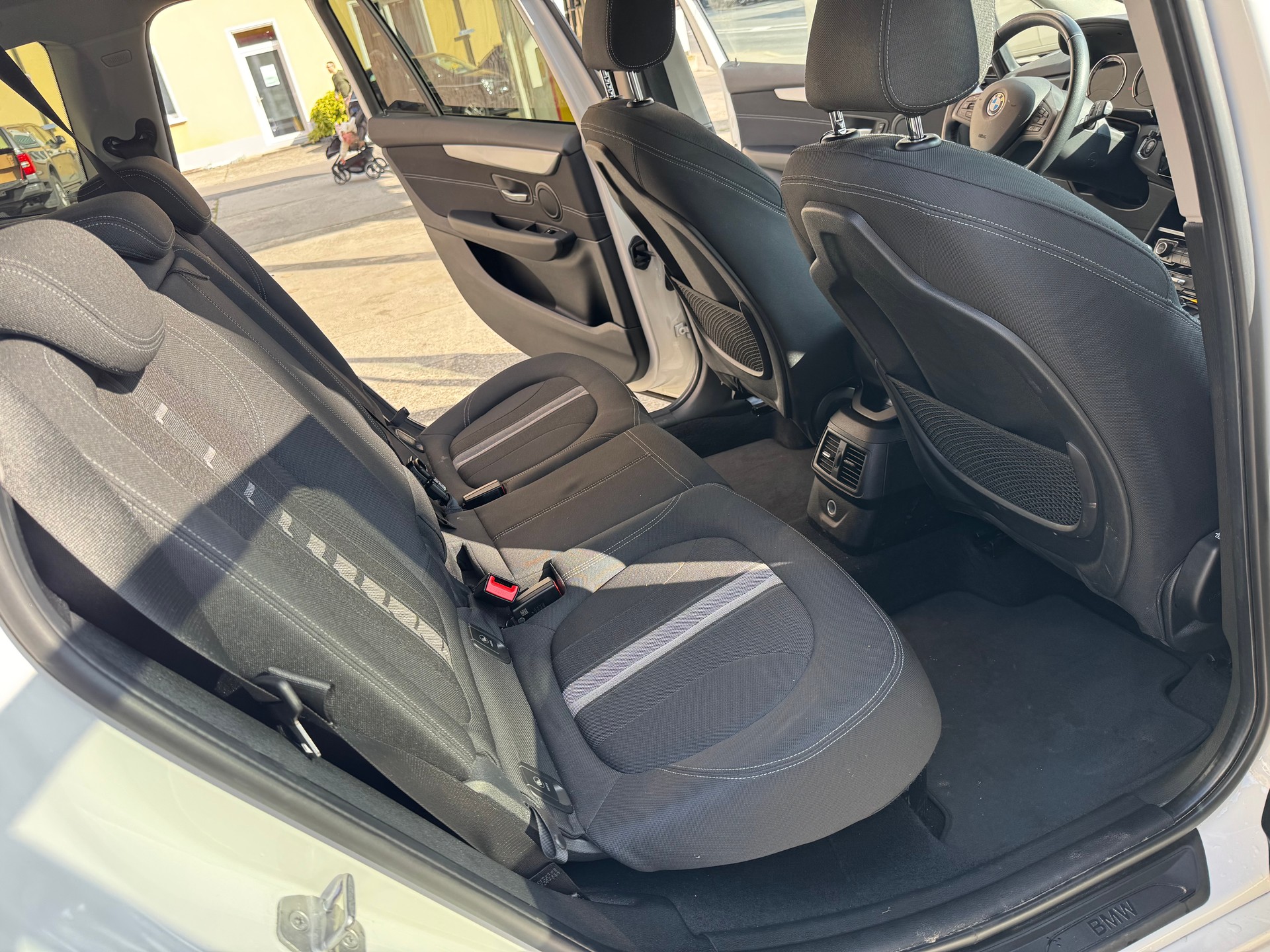 BMW 218d Gran Tourer Steptronic-image-10