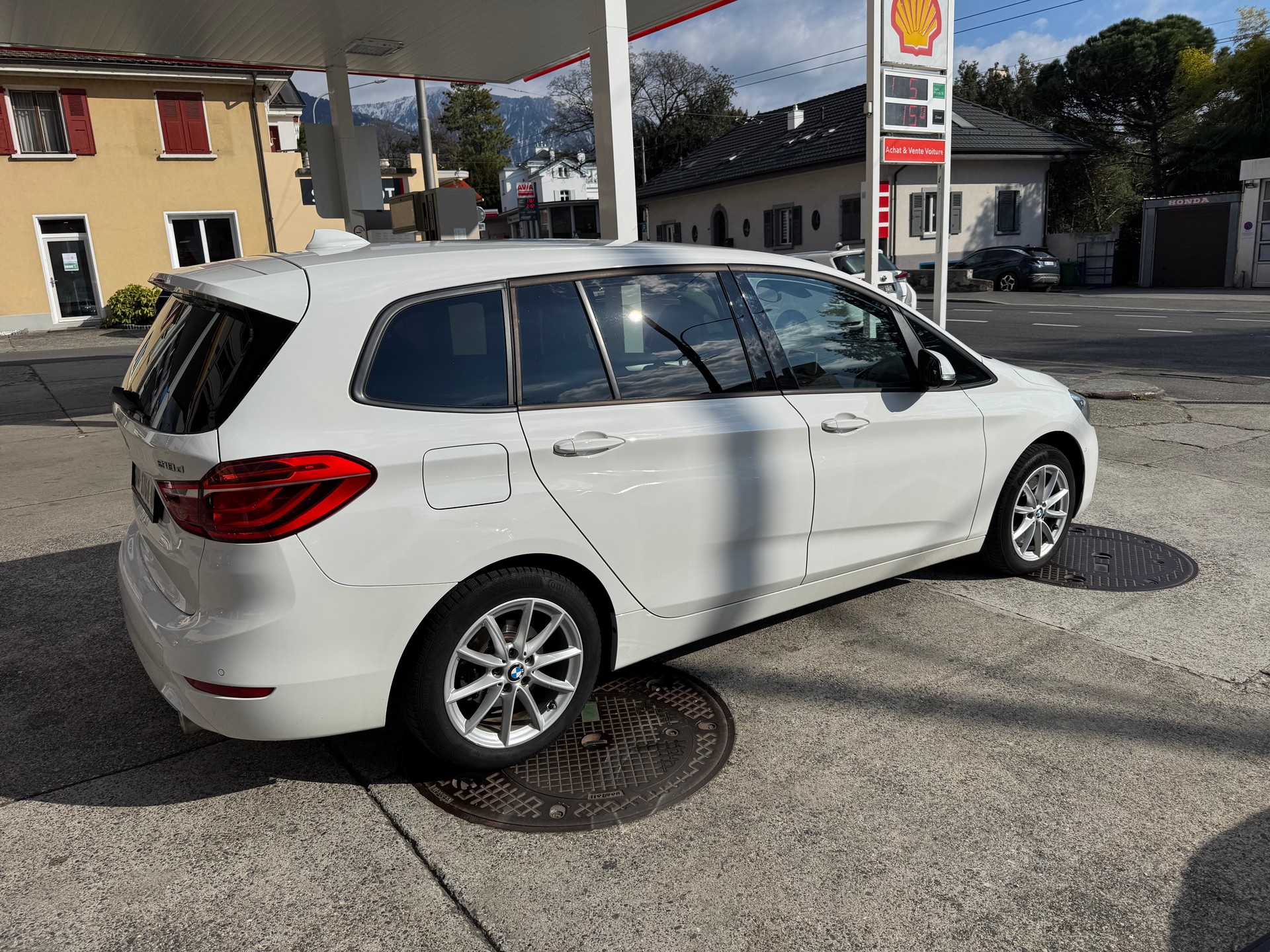BMW 218d Gran Tourer Steptronic-image-3