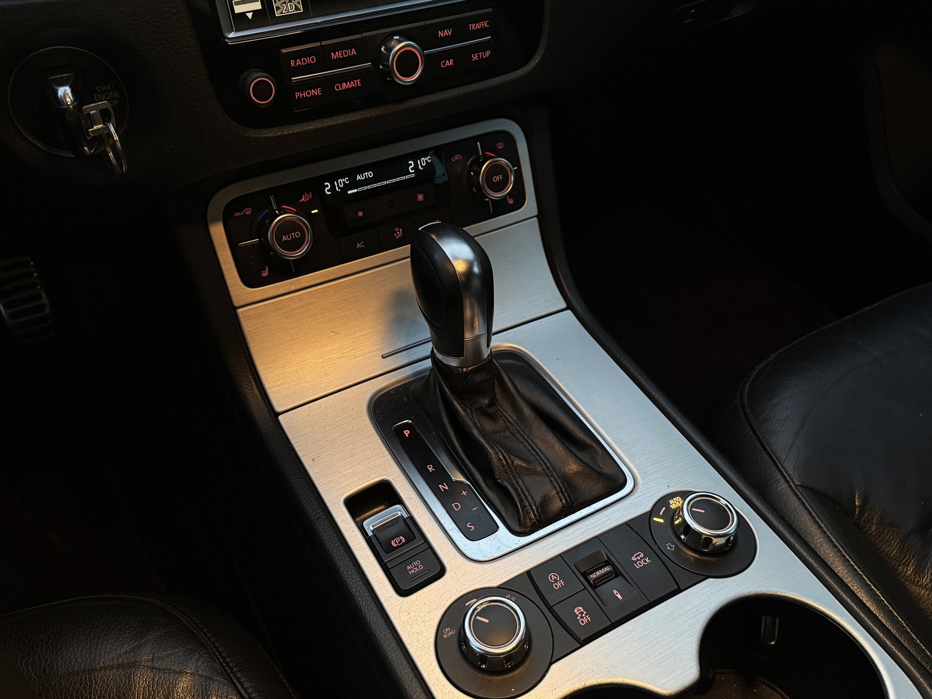VW Touareg 3.0 TDI BlueMotion Technology Tiptronic / Ab MFK / Anhängerkupplung 3500kg-image-16