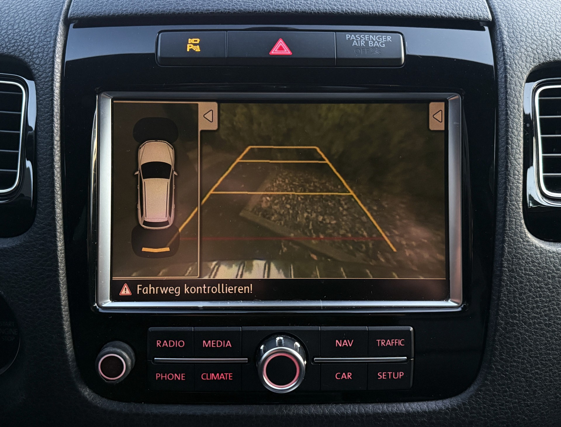 VW Touareg 3.0 TDI BlueMotion Technology Tiptronic / Ab MFK / Anhängerkupplung 3500kg-image-23