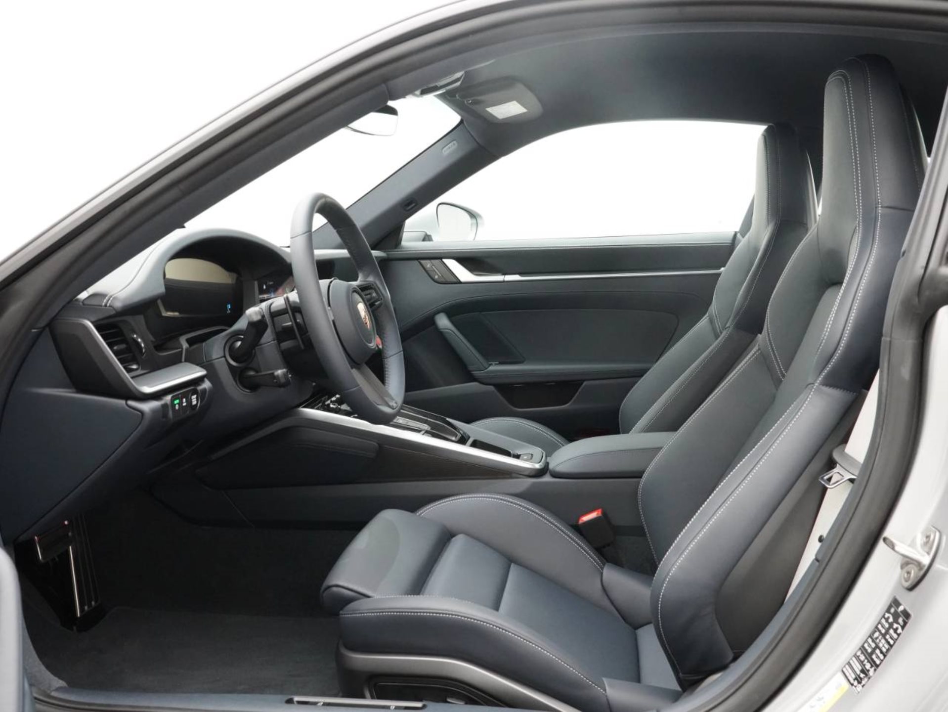 PORSCHE 911 Carrera S-image-4