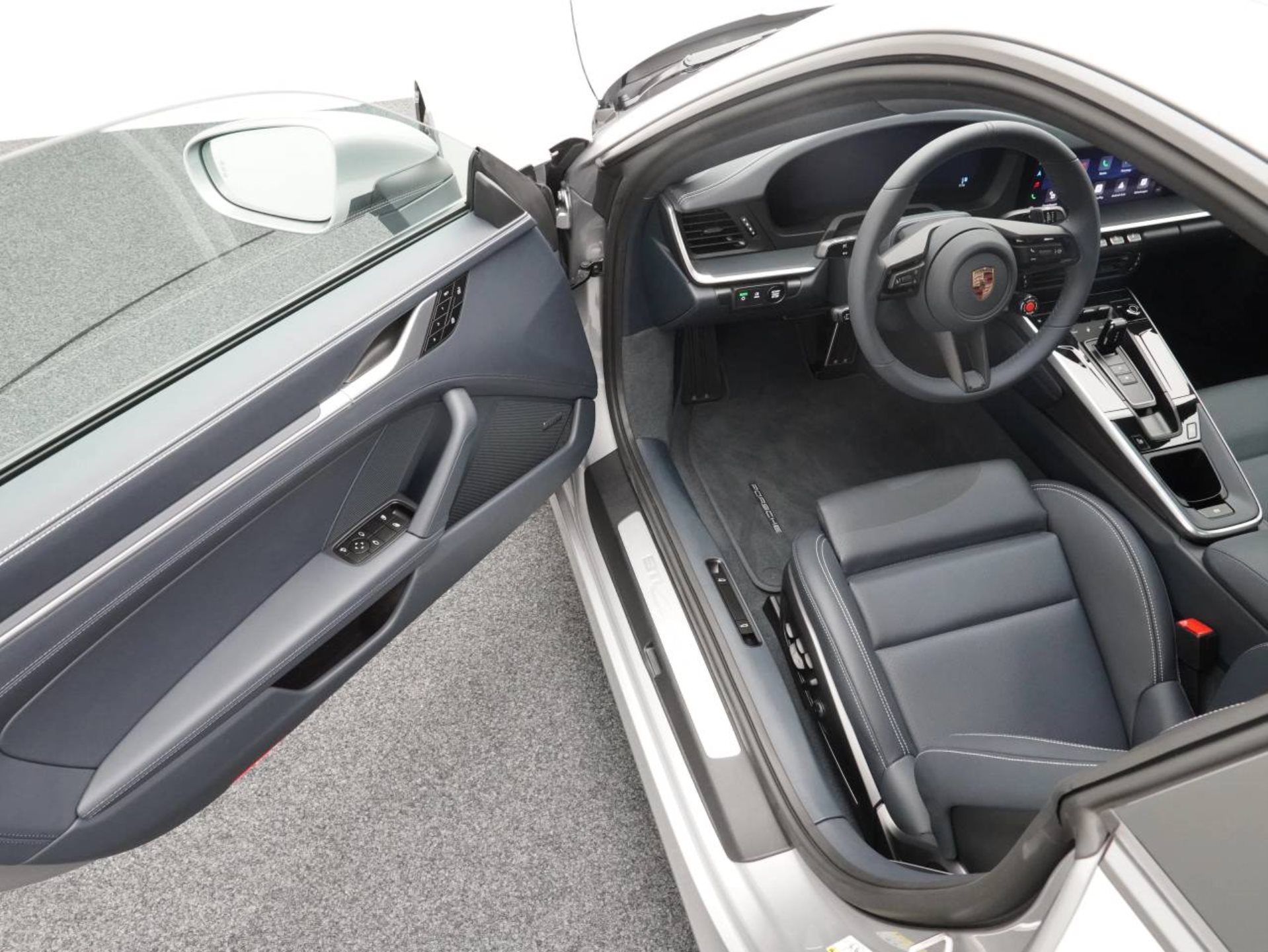 PORSCHE 911 Carrera S-image-3