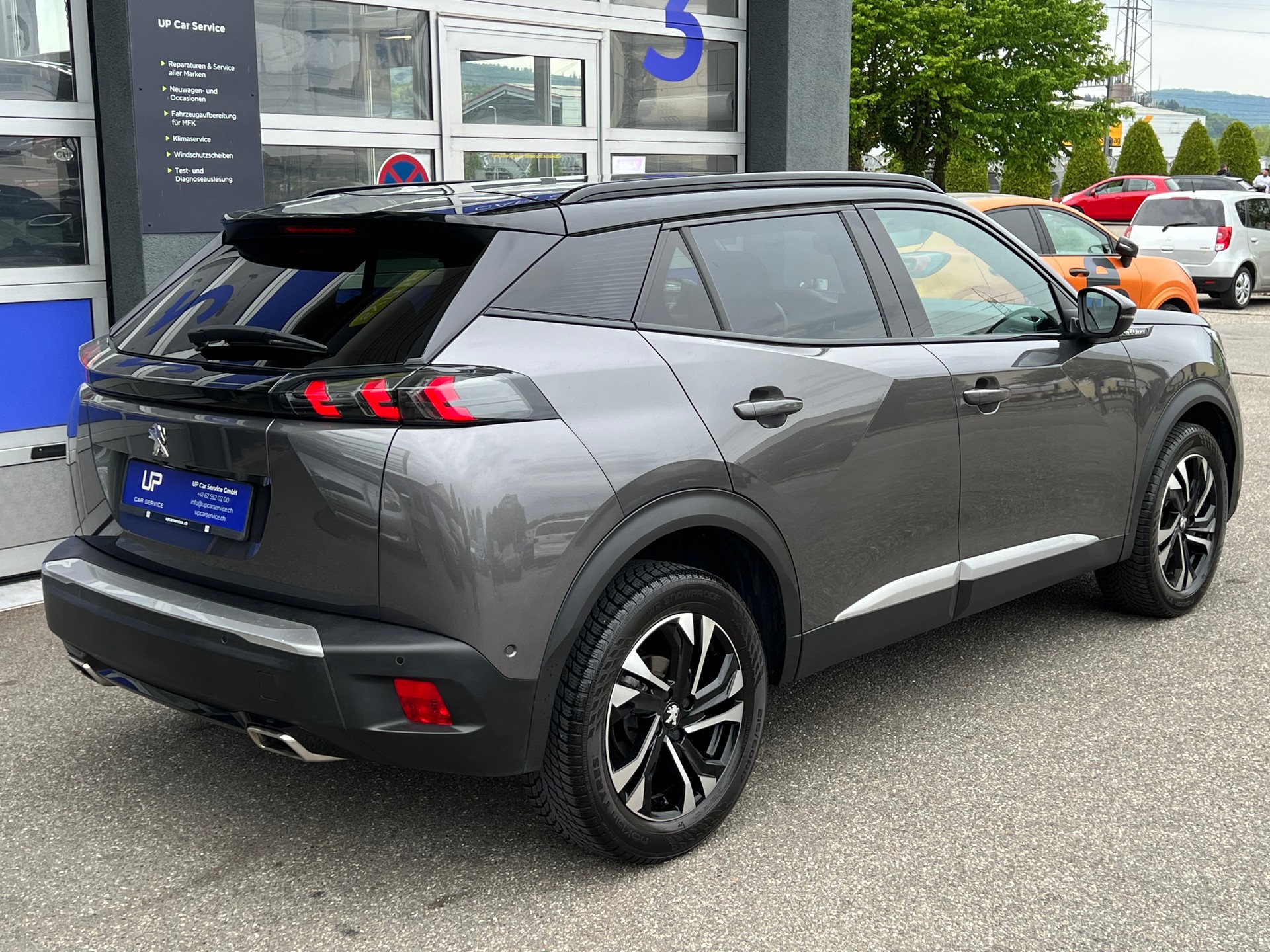 PEUGEOT 2008 1.2 PureTech 130 GT Line-image-4