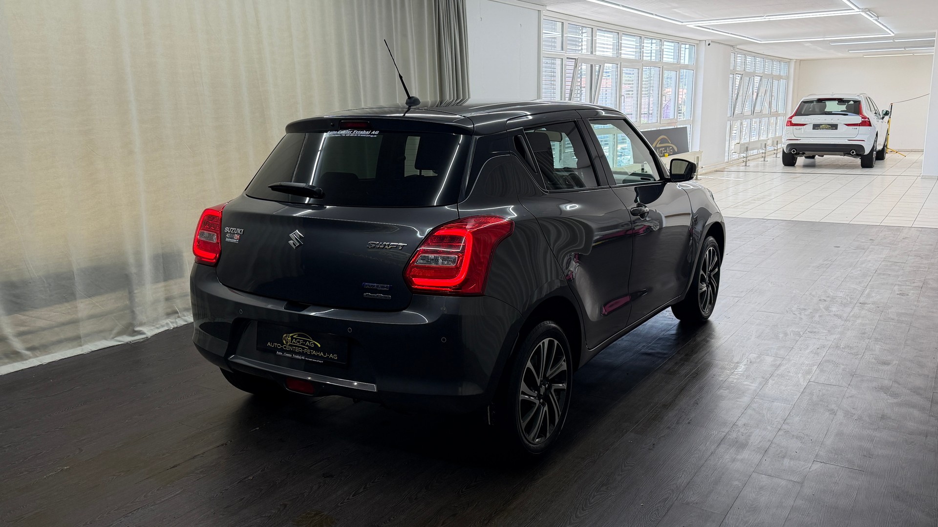 SUZUKI Swift 1.2 Compact Top 4x4 Hybrid-image-3