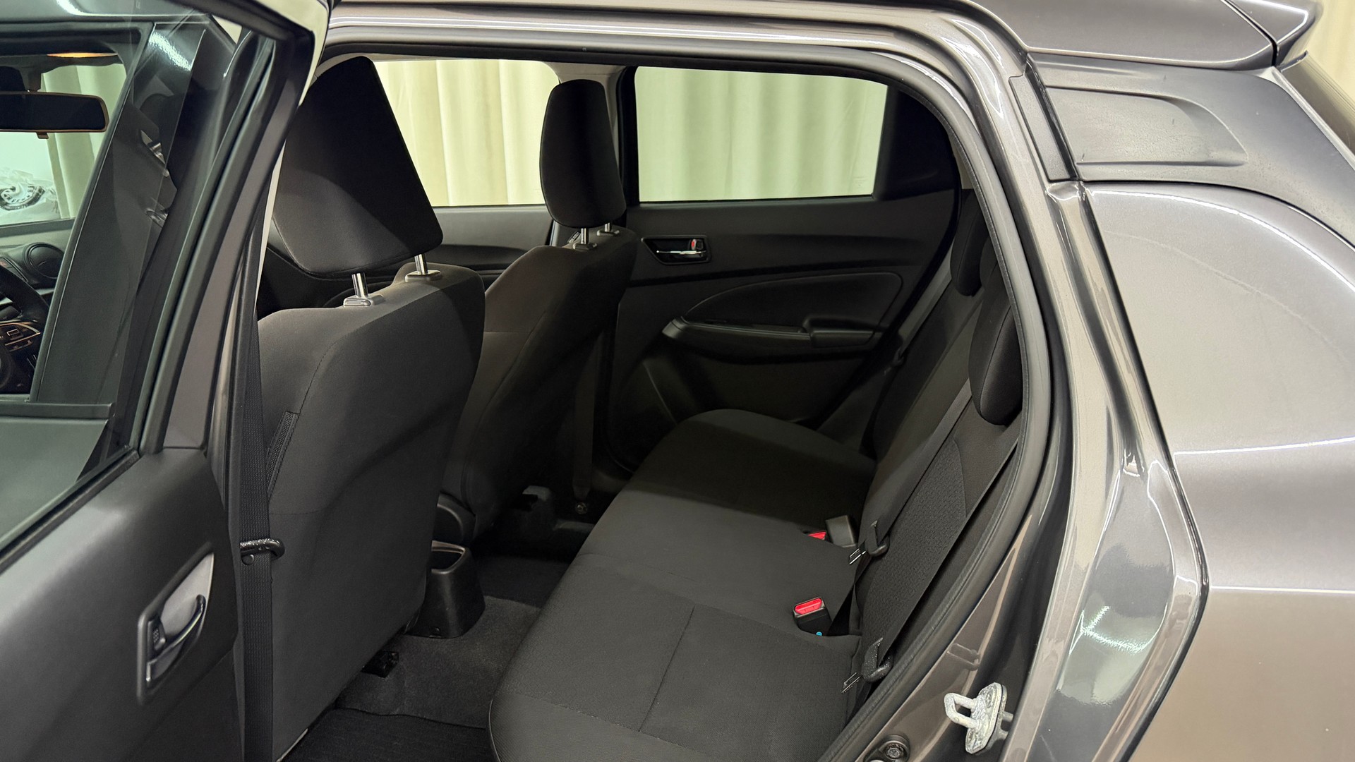 SUZUKI Swift 1.2 Compact Top 4x4 Hybrid-image-11