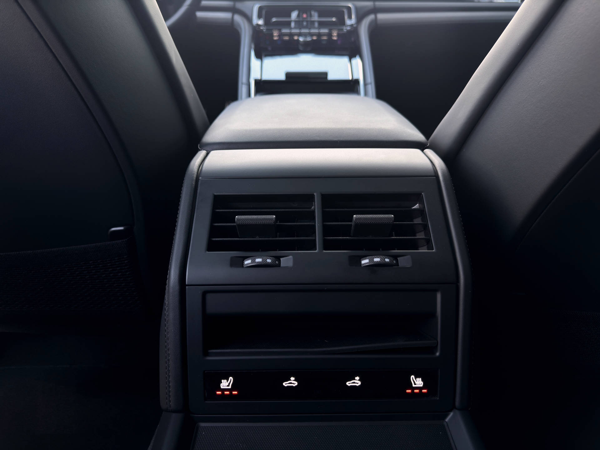 PORSCHE Panamera GTS-image-12