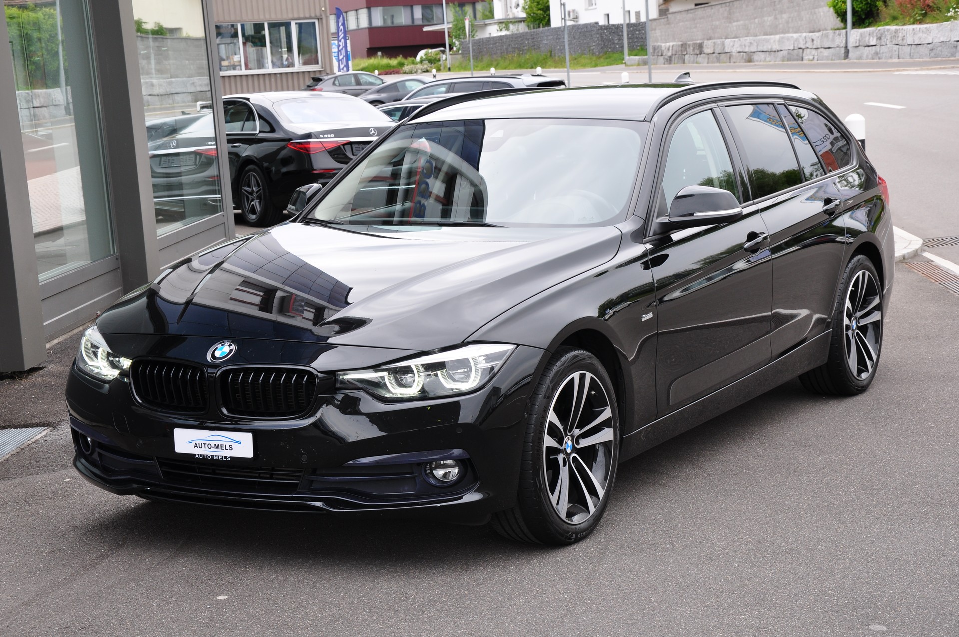 BMW 320d xDrive Touring Edition Sport Line Steptronic-image-3