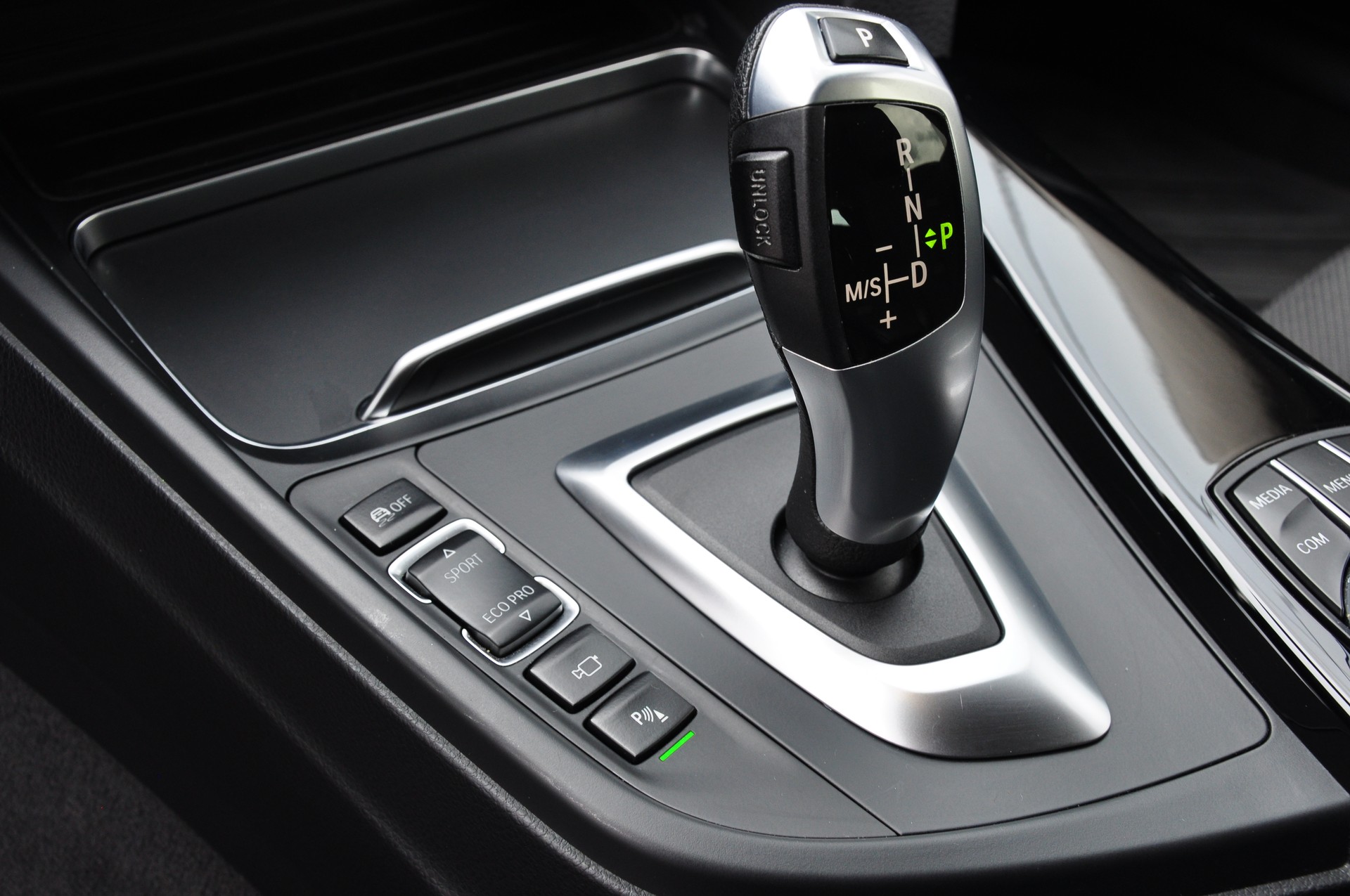 BMW 320d xDrive Touring Edition Sport Line Steptronic-image-13