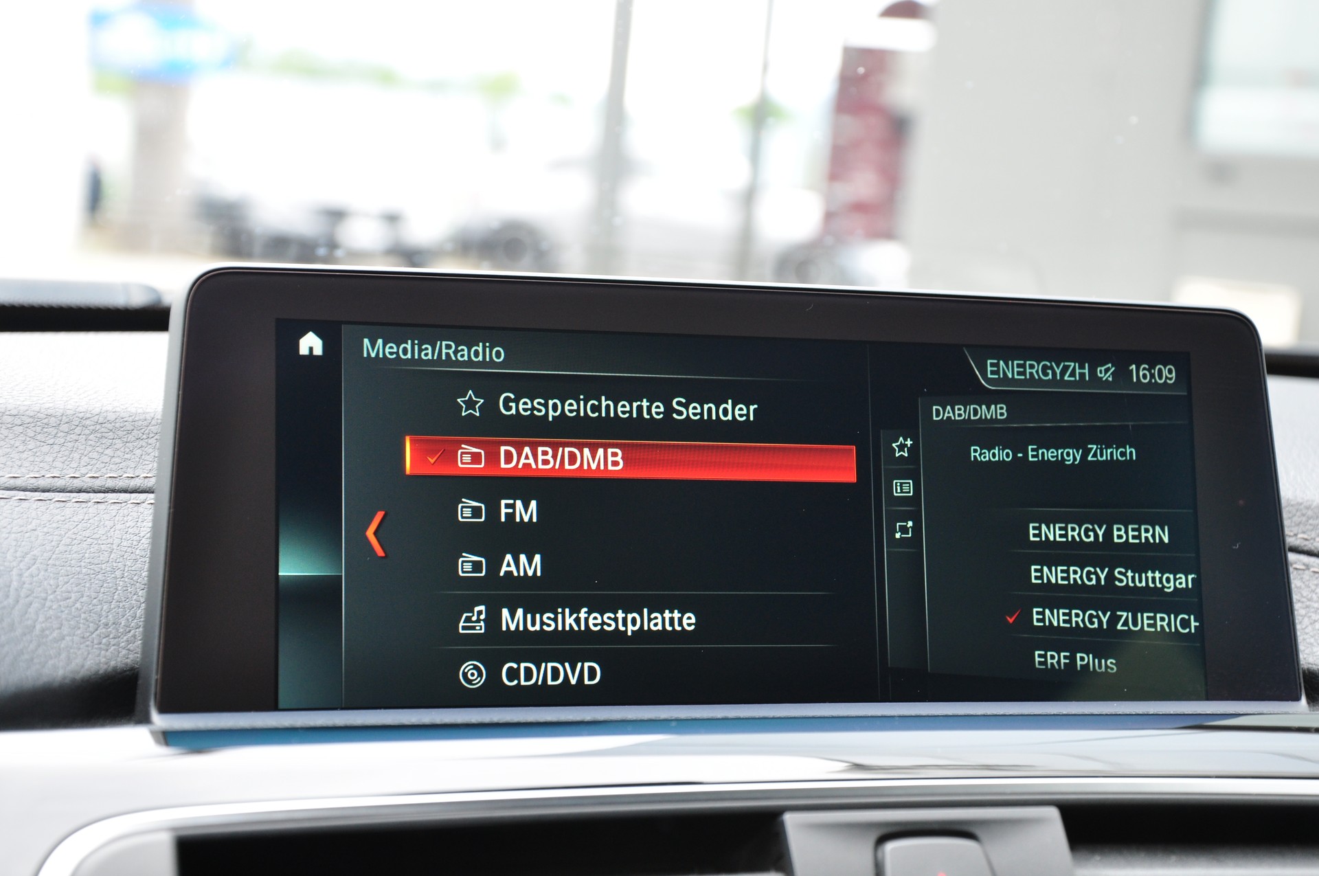 BMW 320d xDrive Touring Edition Sport Line Steptronic-image-23