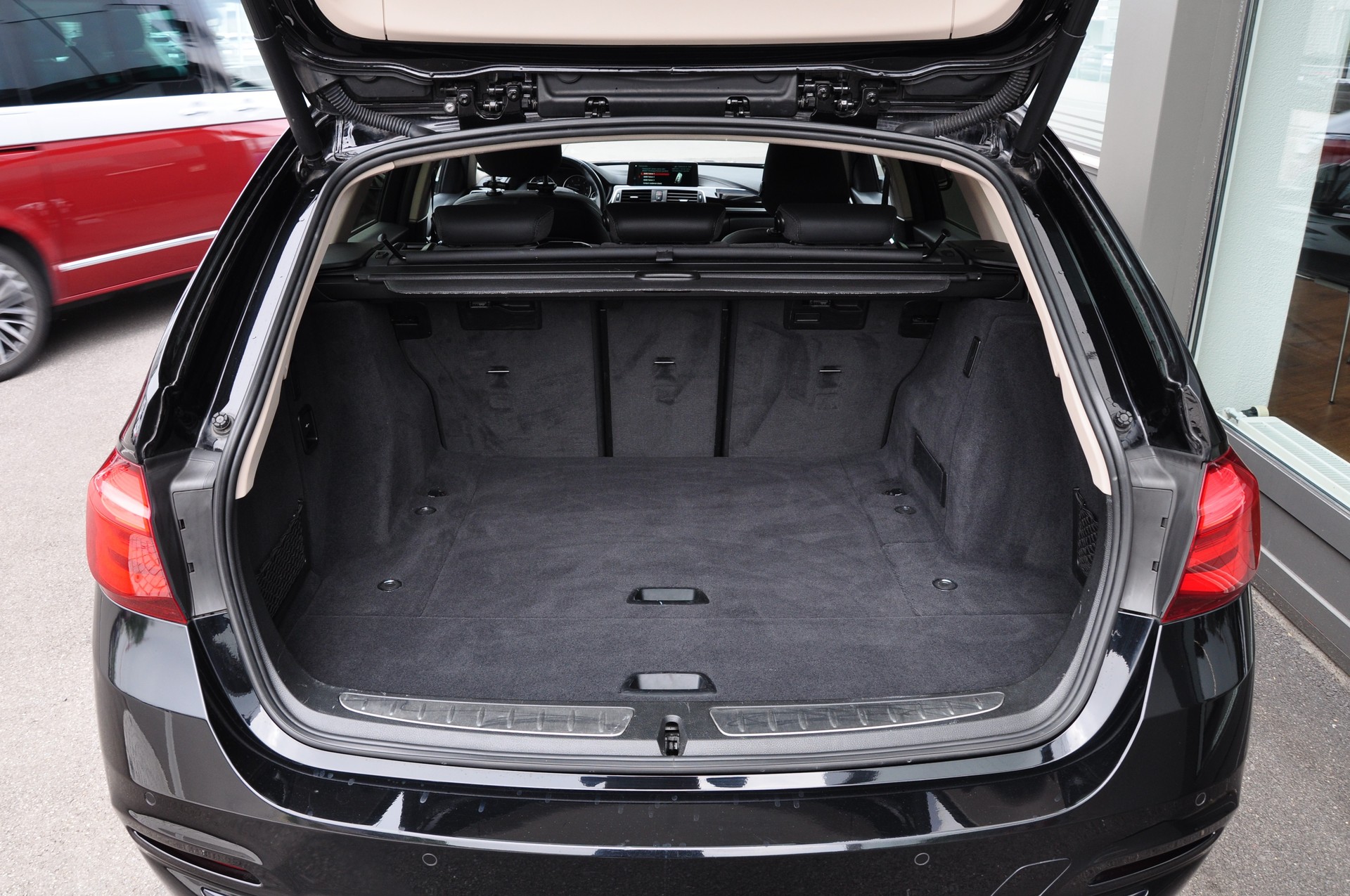 BMW 320d xDrive Touring Edition Sport Line Steptronic-image-19