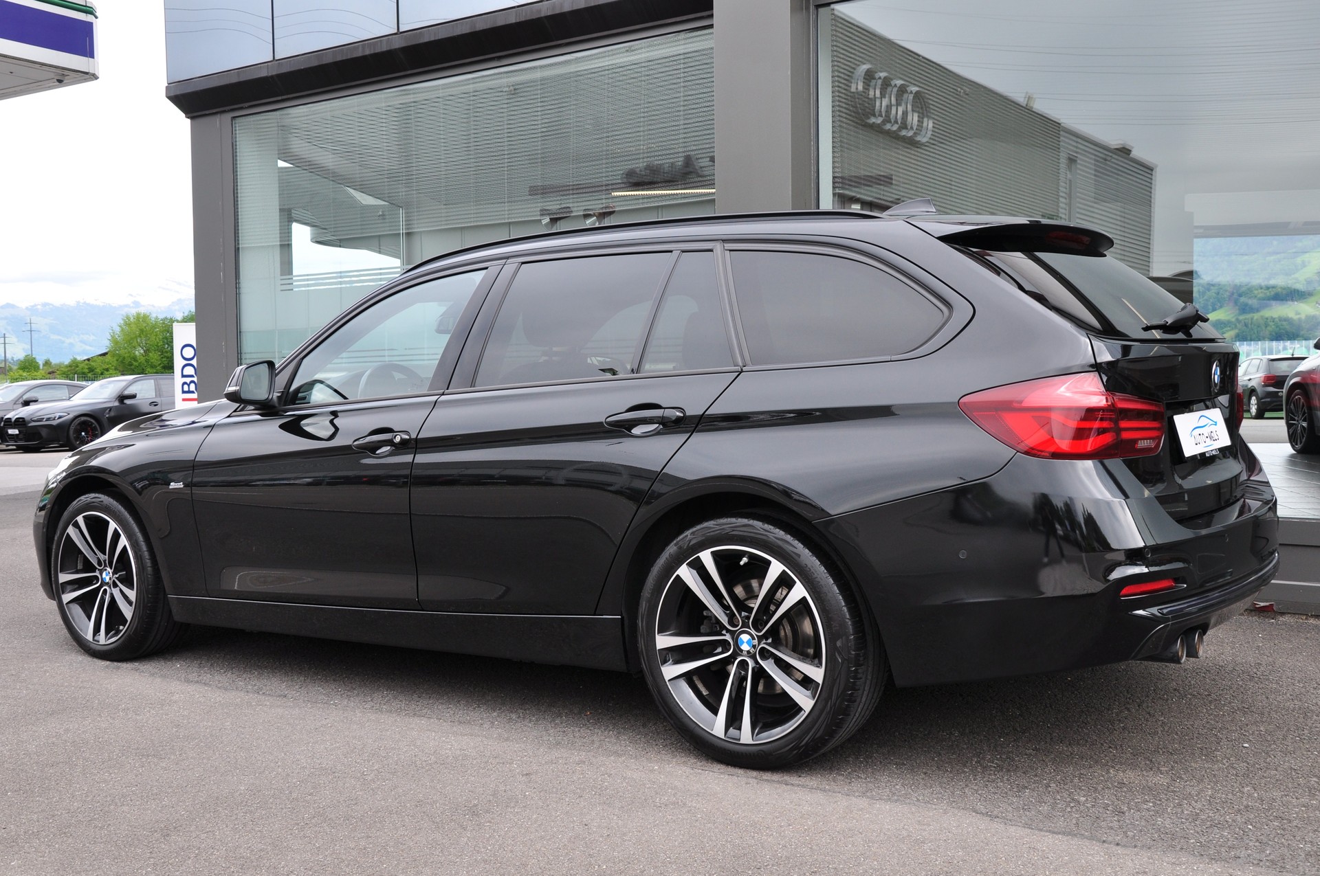 BMW 320d xDrive Touring Edition Sport Line Steptronic-image-5