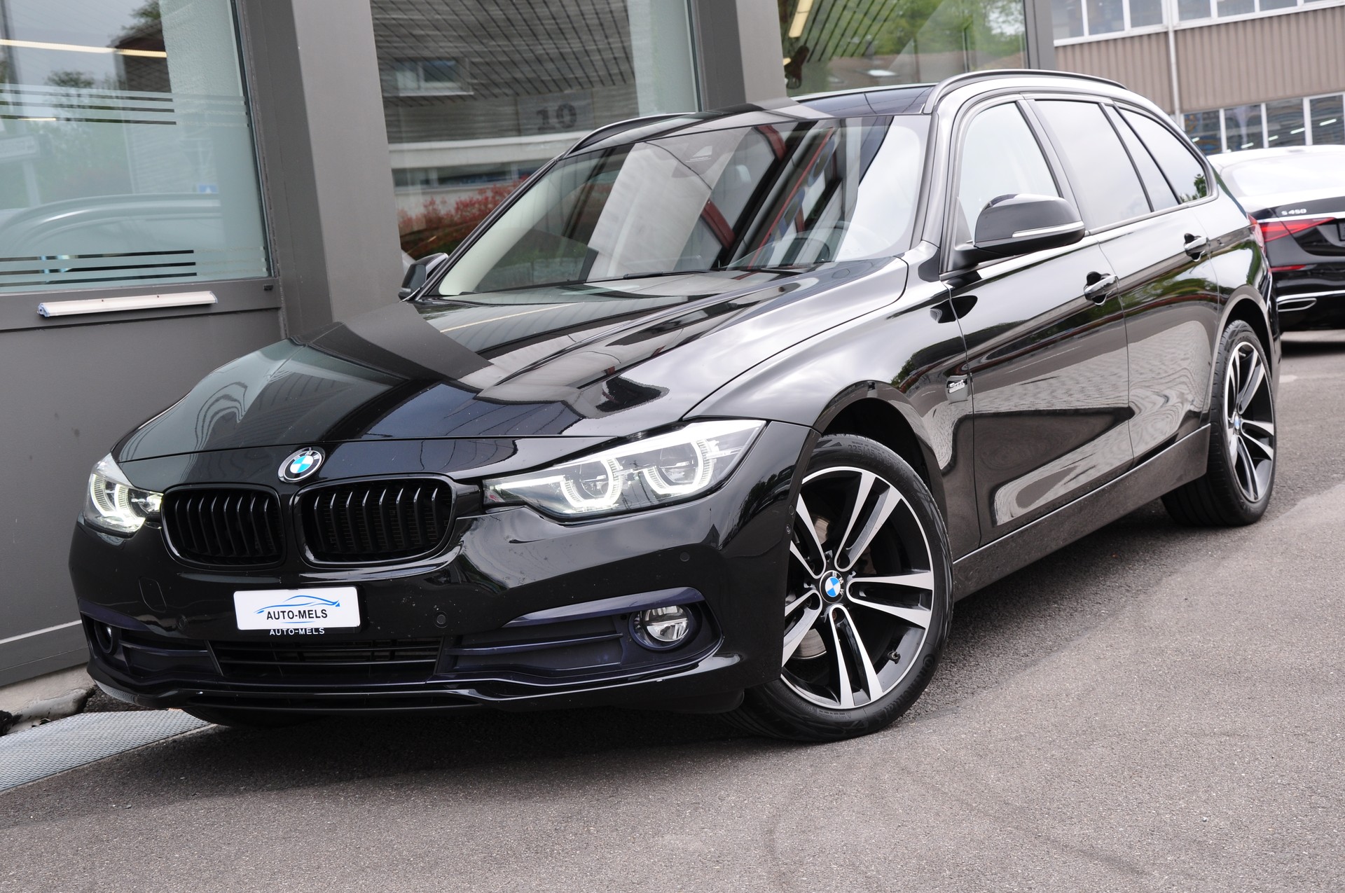 BMW 320d xDrive Touring Edition Sport Line Steptronic-image-2