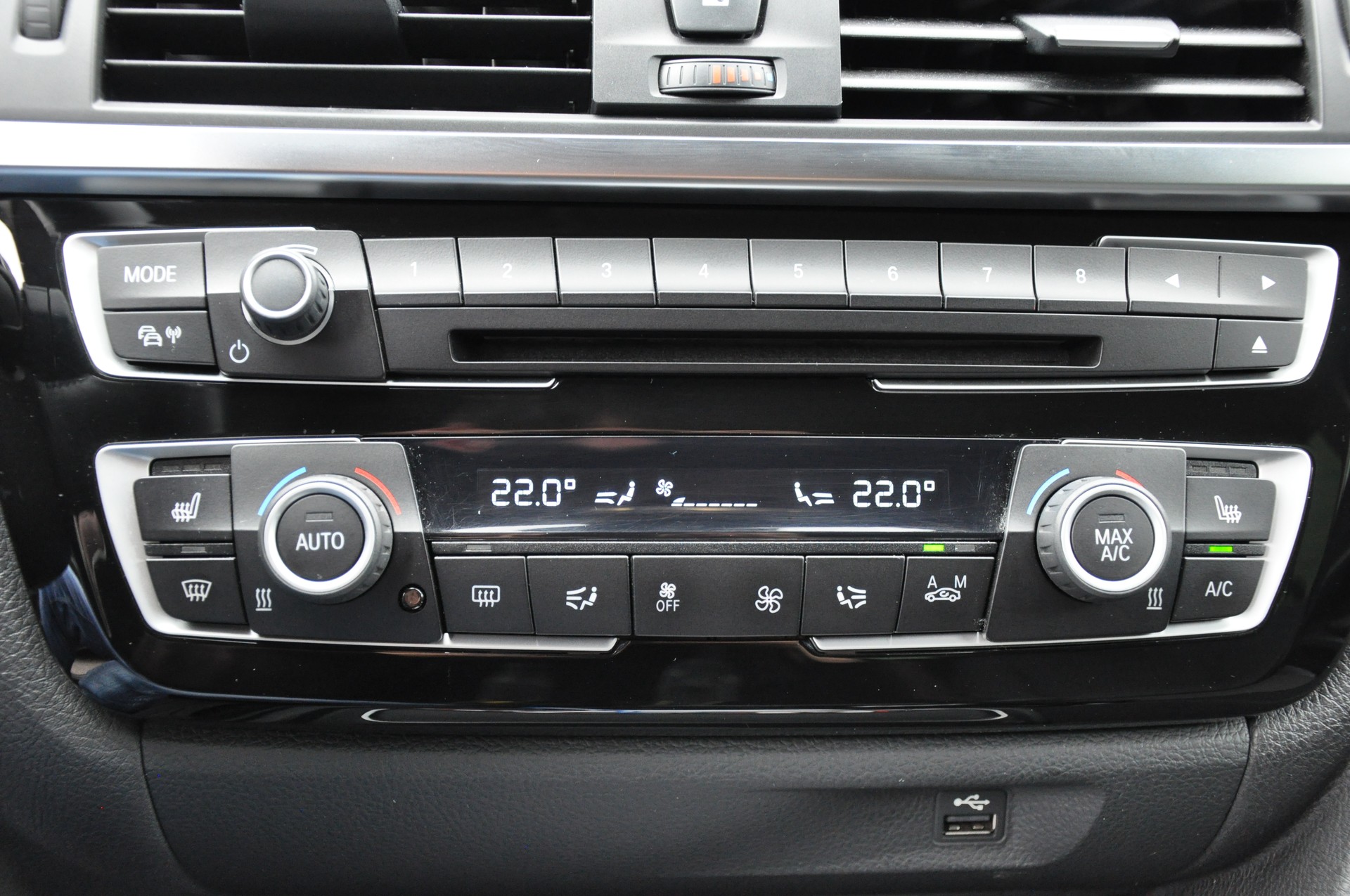 BMW 320d xDrive Touring Edition Sport Line Steptronic-image-21